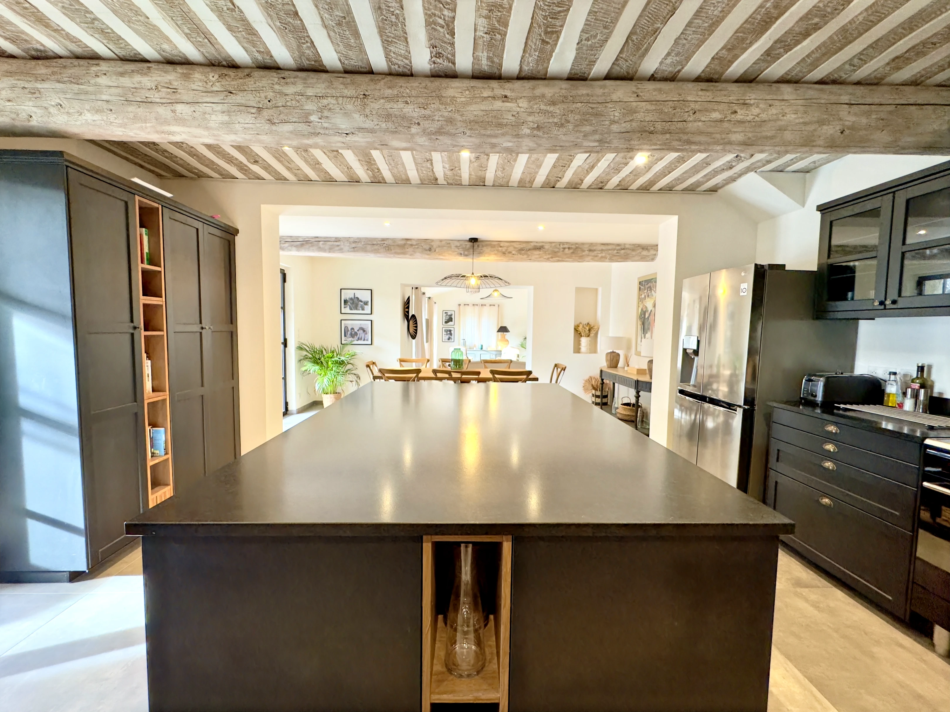 French property for sale in Eygalières, Bouches-du-Rhône - €2,075,000 - photo 