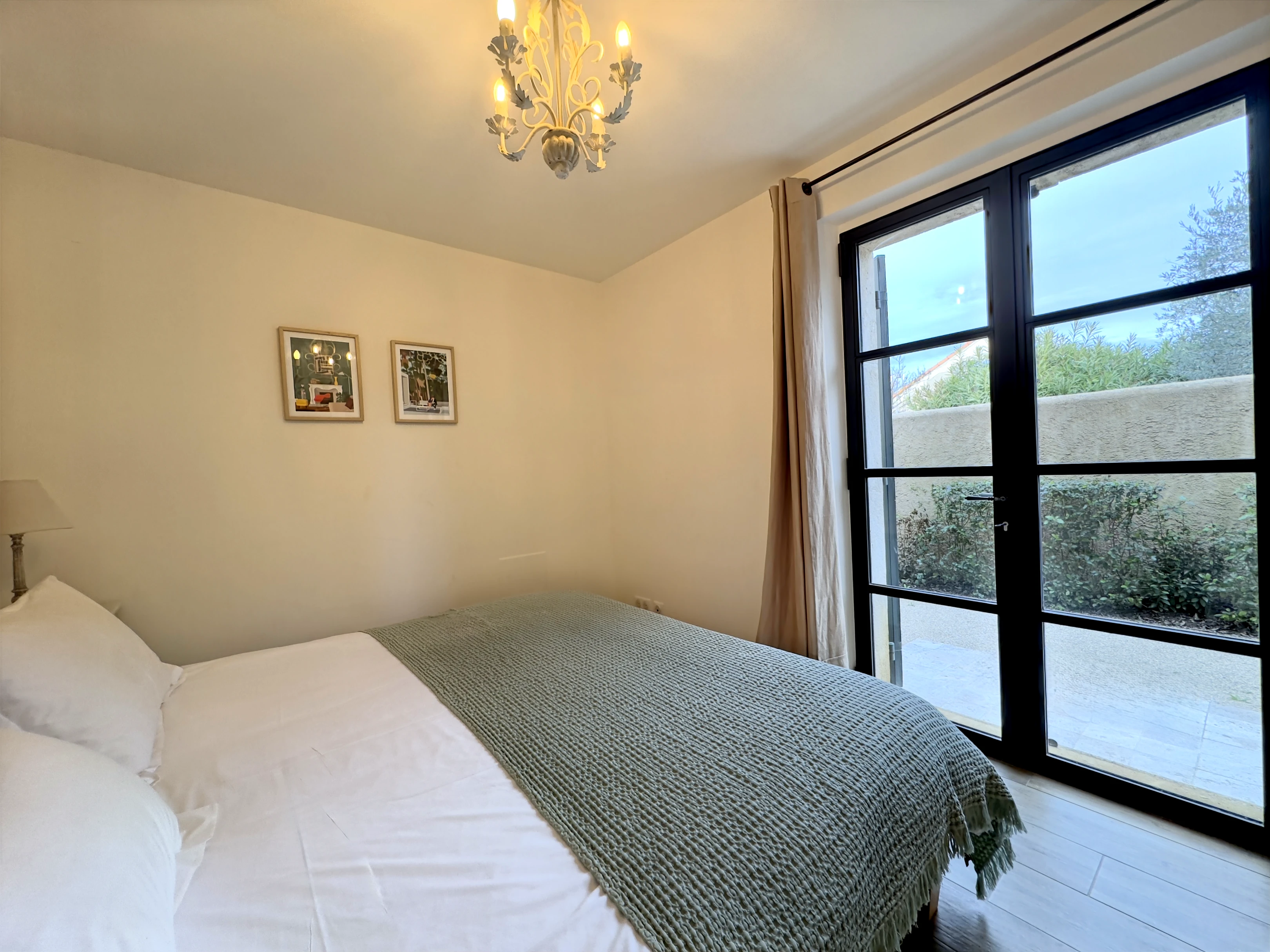 French property for sale in Eygalières, Bouches-du-Rhône - €2,075,000 - photo 