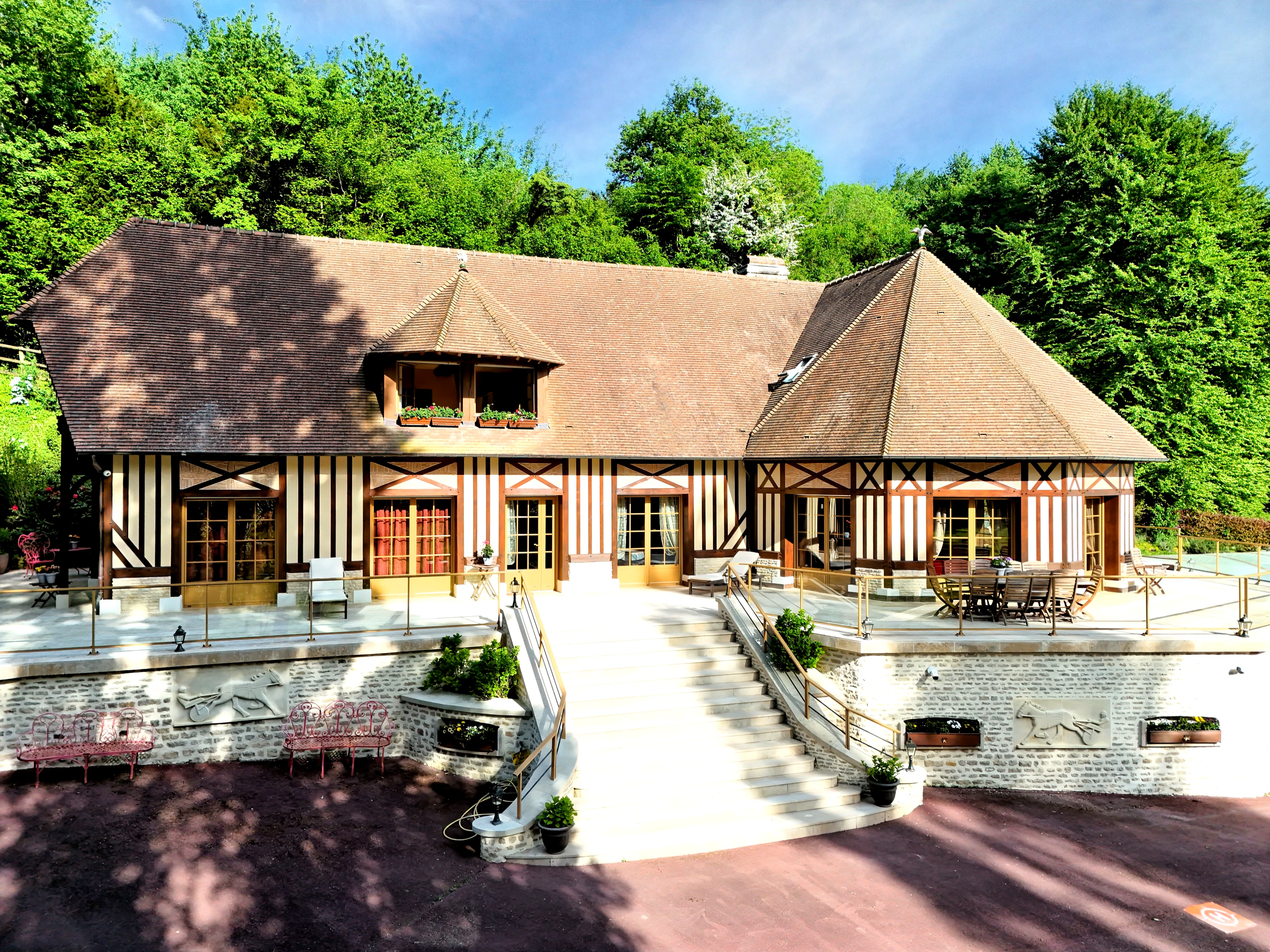 Propriété en France à vendre à Pont-l'Évêque, Calvados - €1 470 000 - photo 