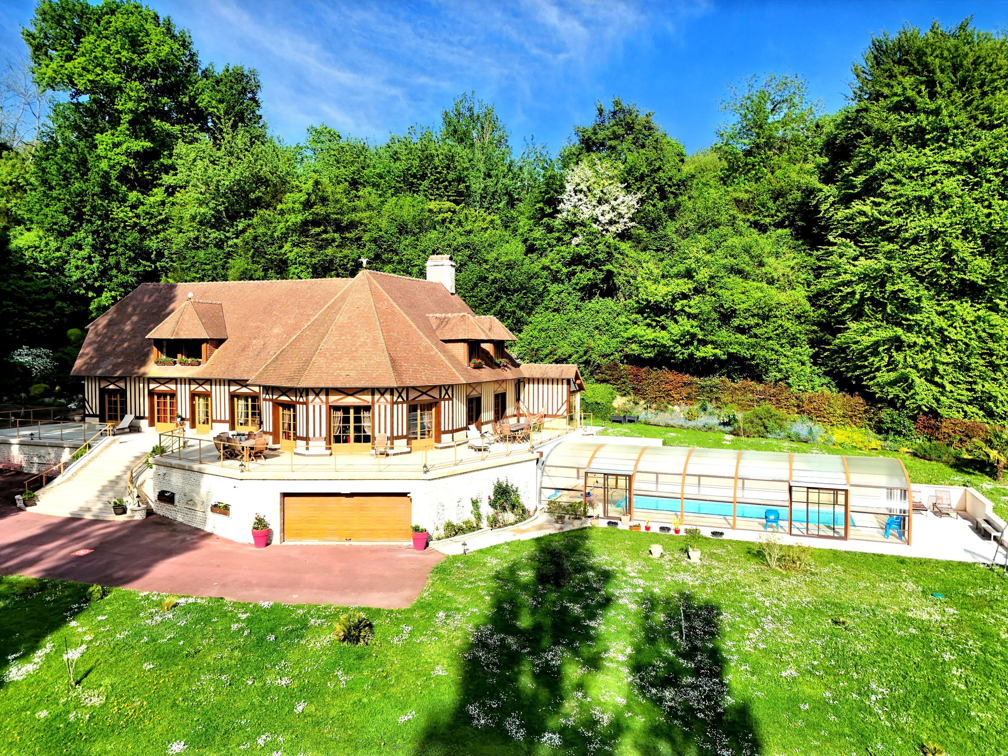 Propriété en France à vendre à Pont-l'Évêque, Calvados - €1 470 000 - photo 