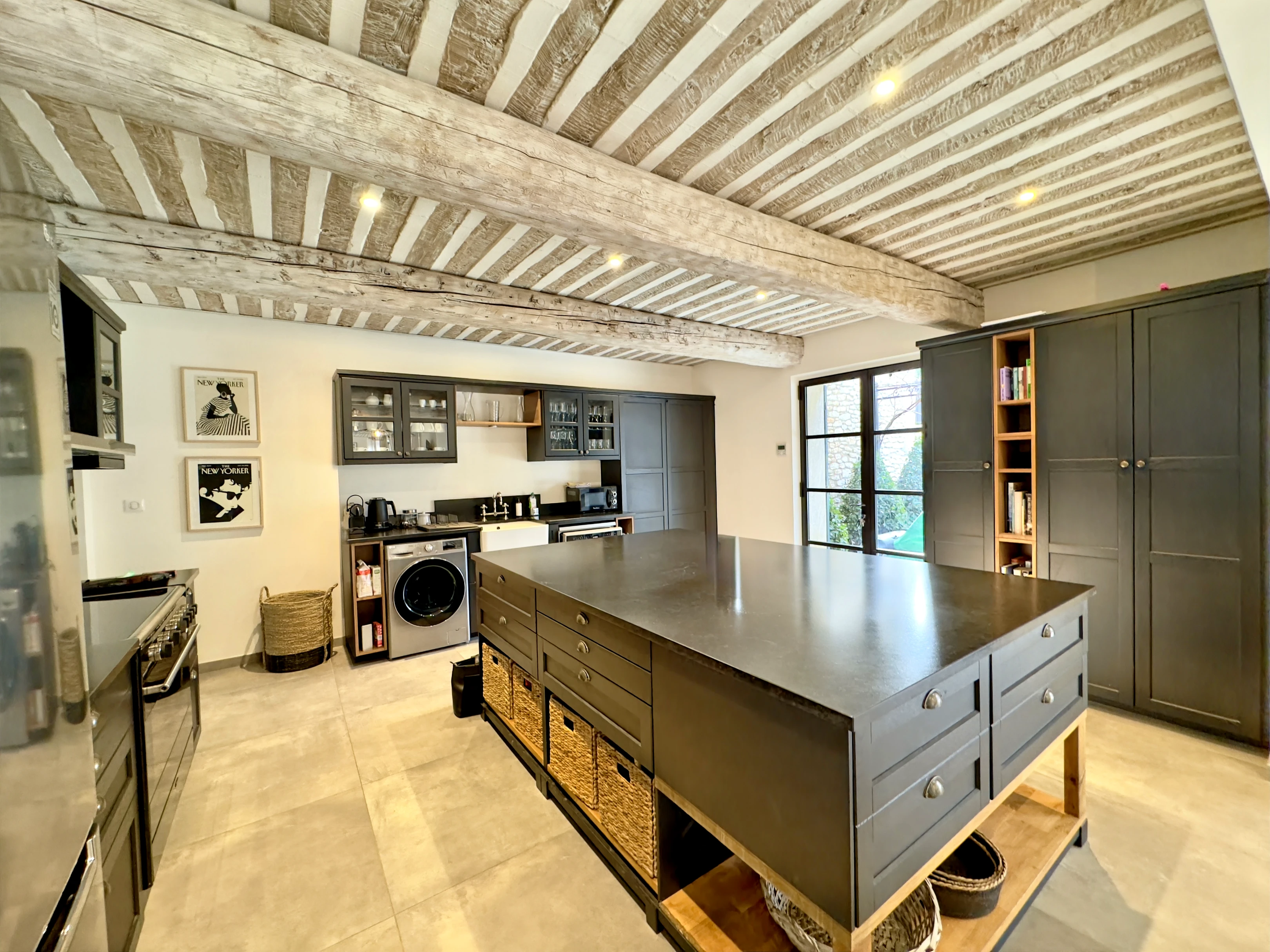 French property for sale in Eygalières, Bouches-du-Rhône - €2,075,000 - photo 