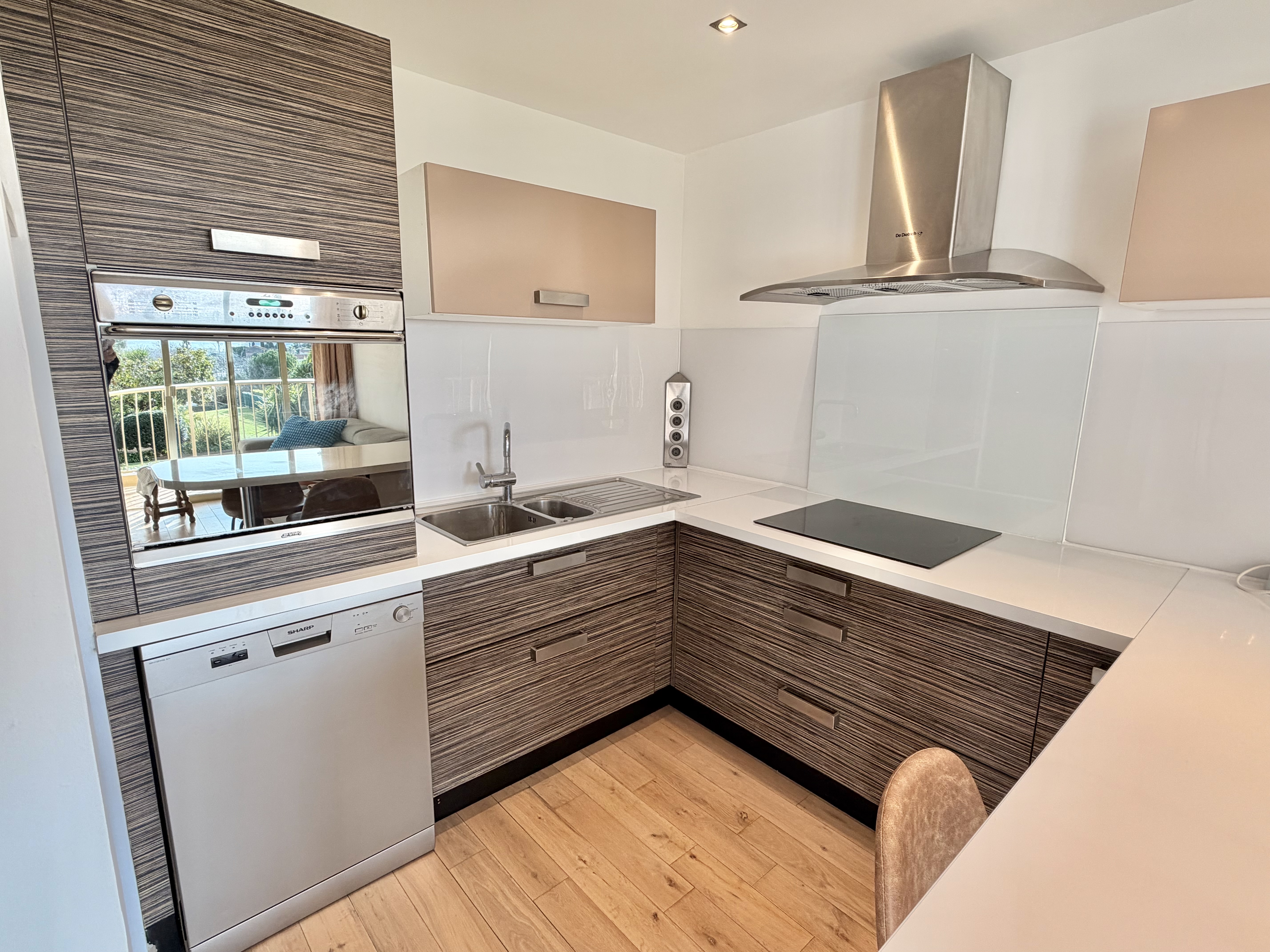 French property for sale in Antibes, Alpes-Maritimes - €425,000 - photo 