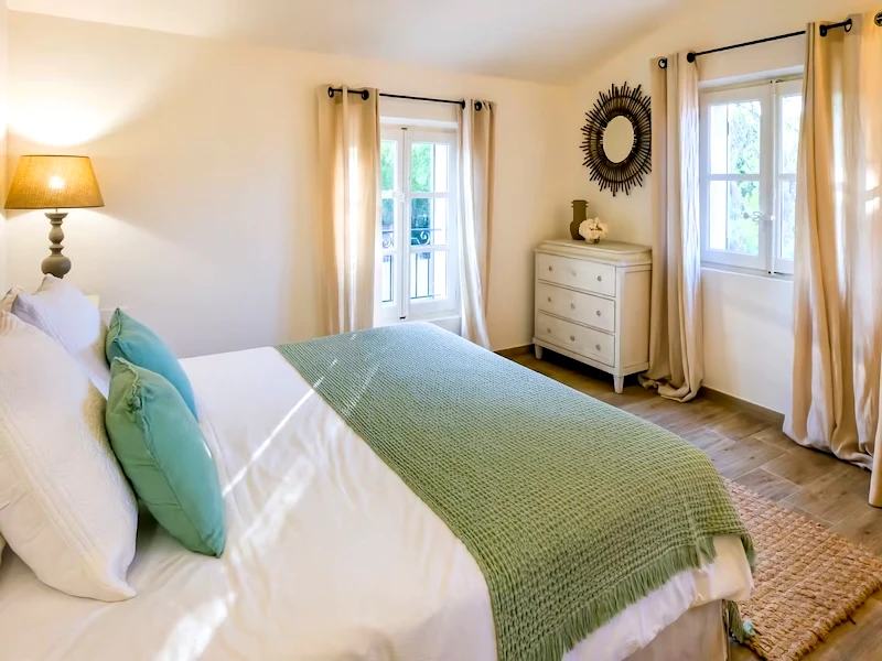 French property for sale in Eygalières, Bouches-du-Rhône - €2,075,000 - photo 