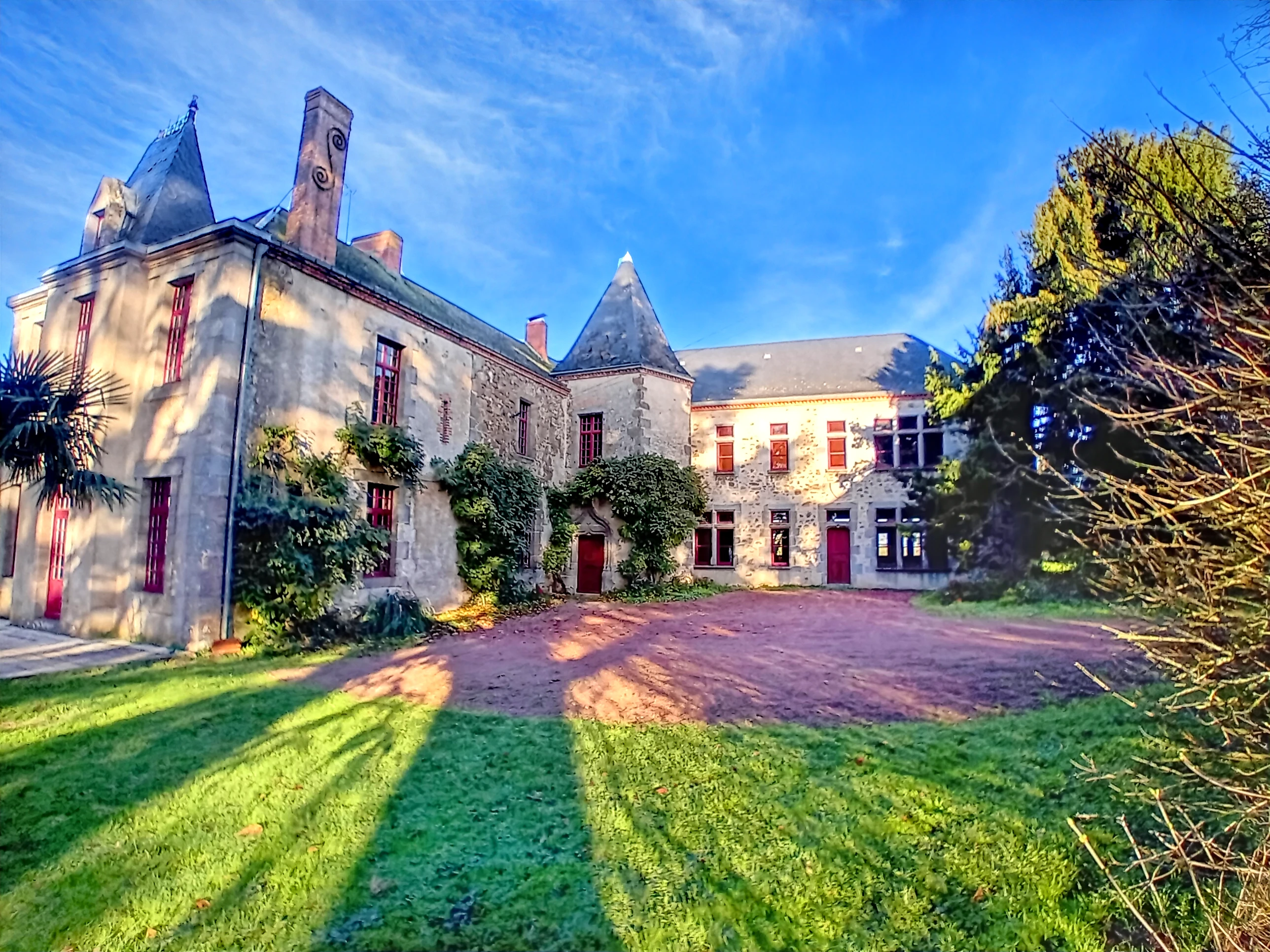 French property for sale in Geay, Deux-Sèvres - €1,170,212 - photo 