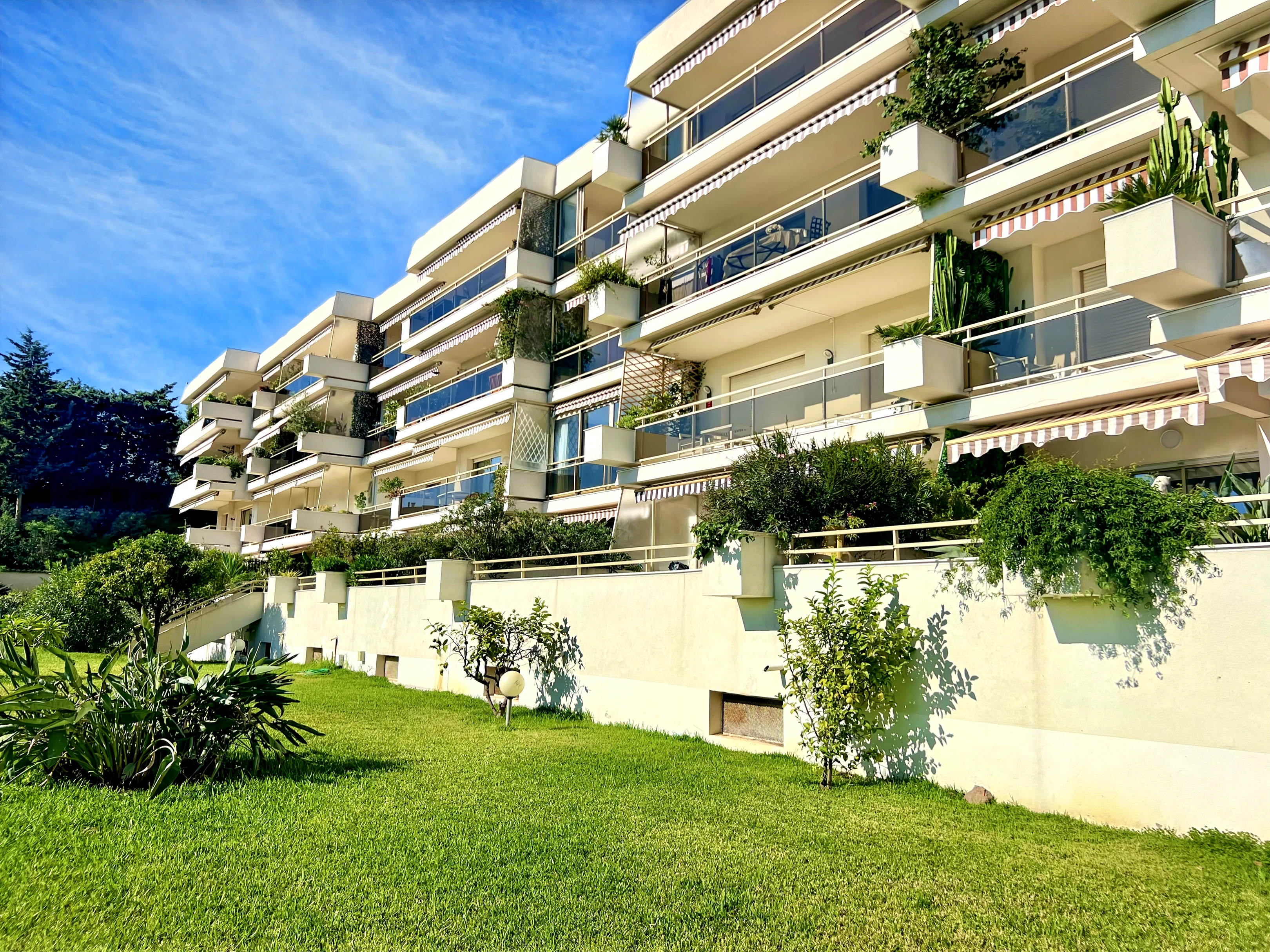 French property for sale in Cannes, Alpes-Maritimes - €1,210,000 - photo 