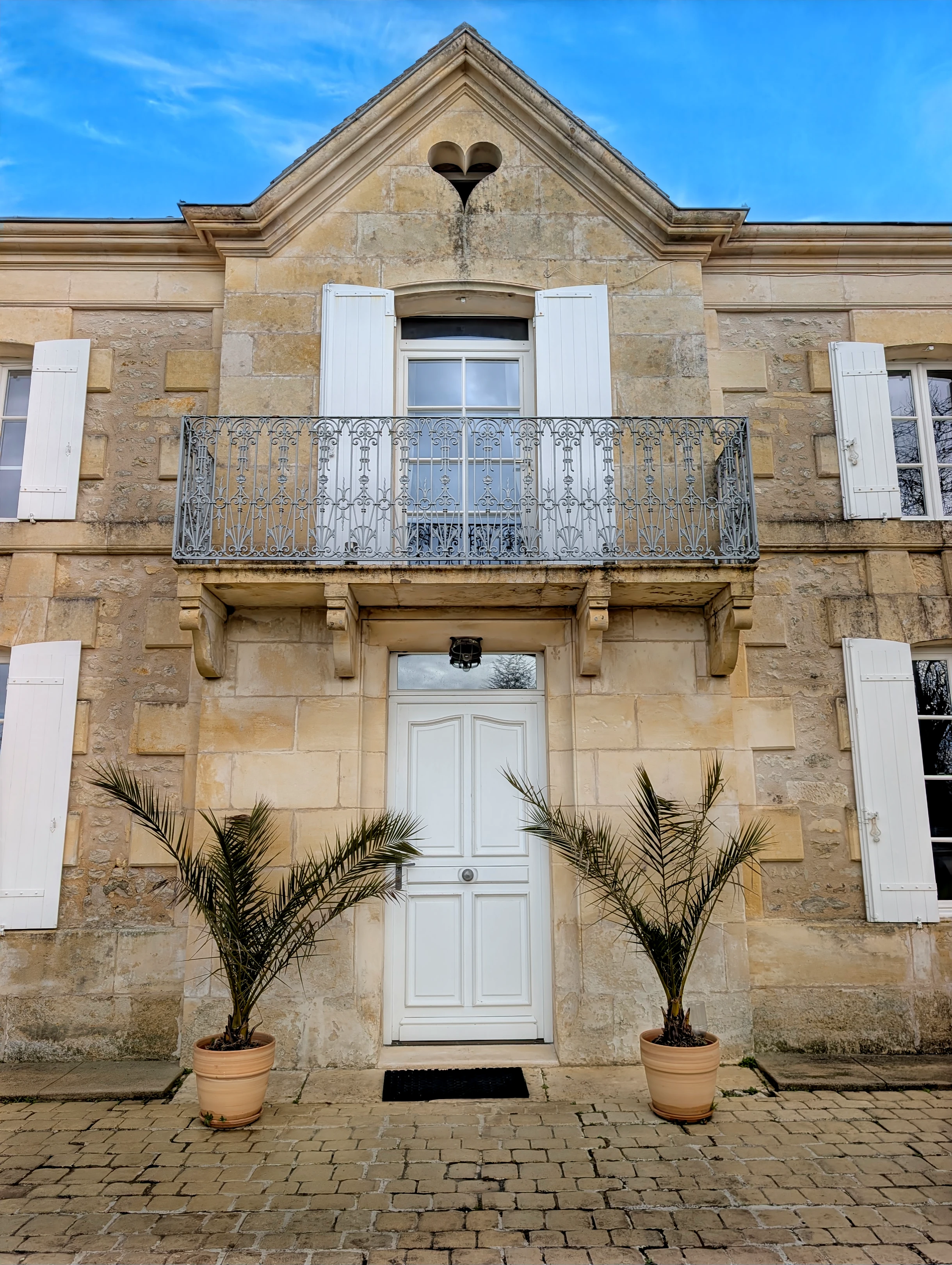 Propriété en France à vendre à Semoussac, Charente-Maritime - €460 000 - photo 