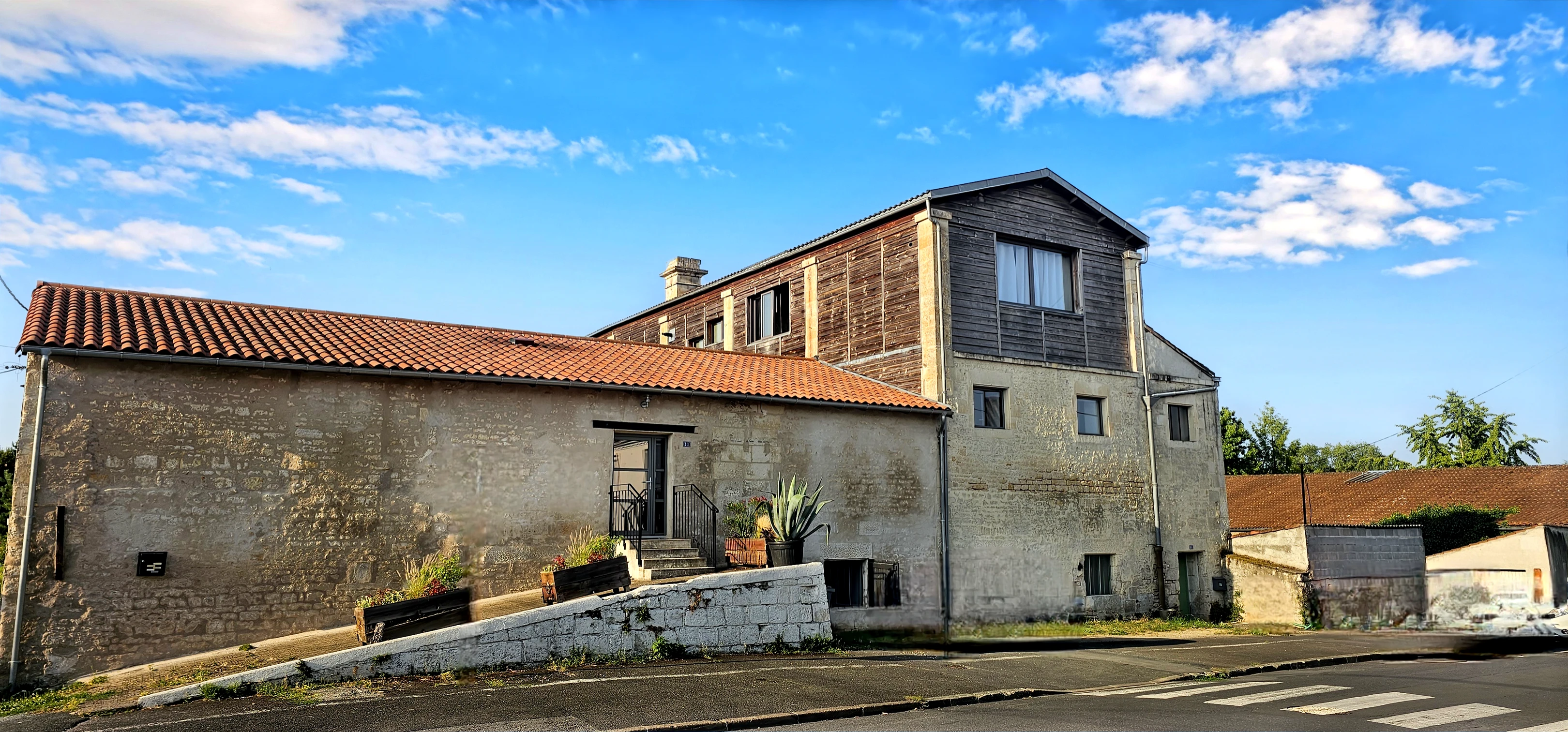 French property for sale in Niort, Deux-Sèvres - €1,250,000 - photo 