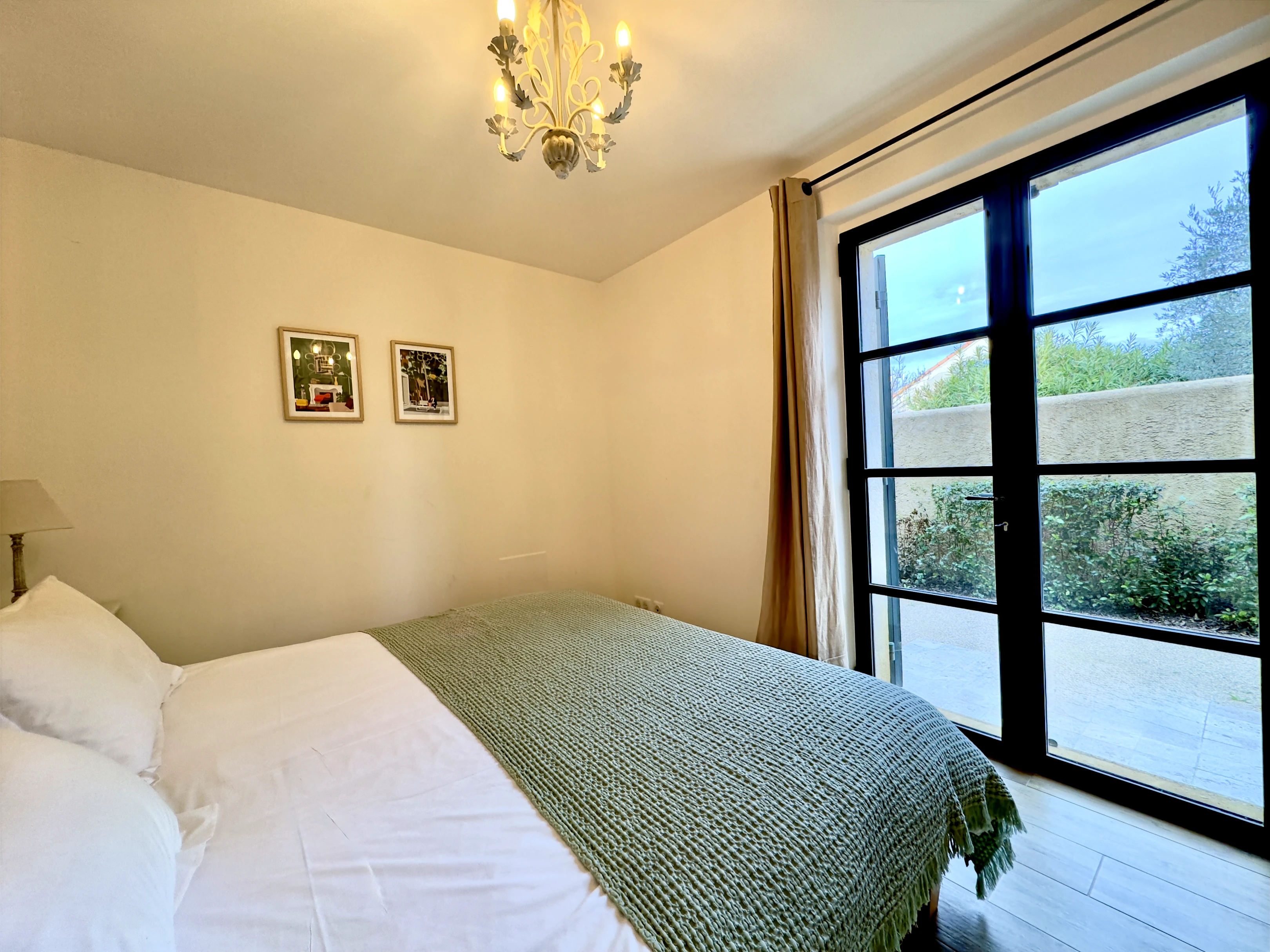 French property for sale in Eygalières, Bouches-du-Rhône - €2,075,000 - photo 