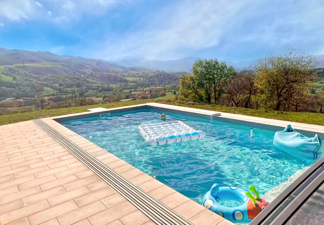 Propriété en France à vendre à Saint-Jean-Pied-de-Port, Pyrénées-Atlantiques - €735 000 - photo 