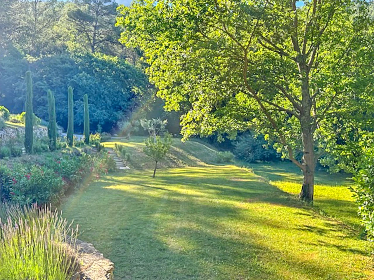 French property for sale in Auriol, Bouches-du-Rhône - €1,590,000 - photo 