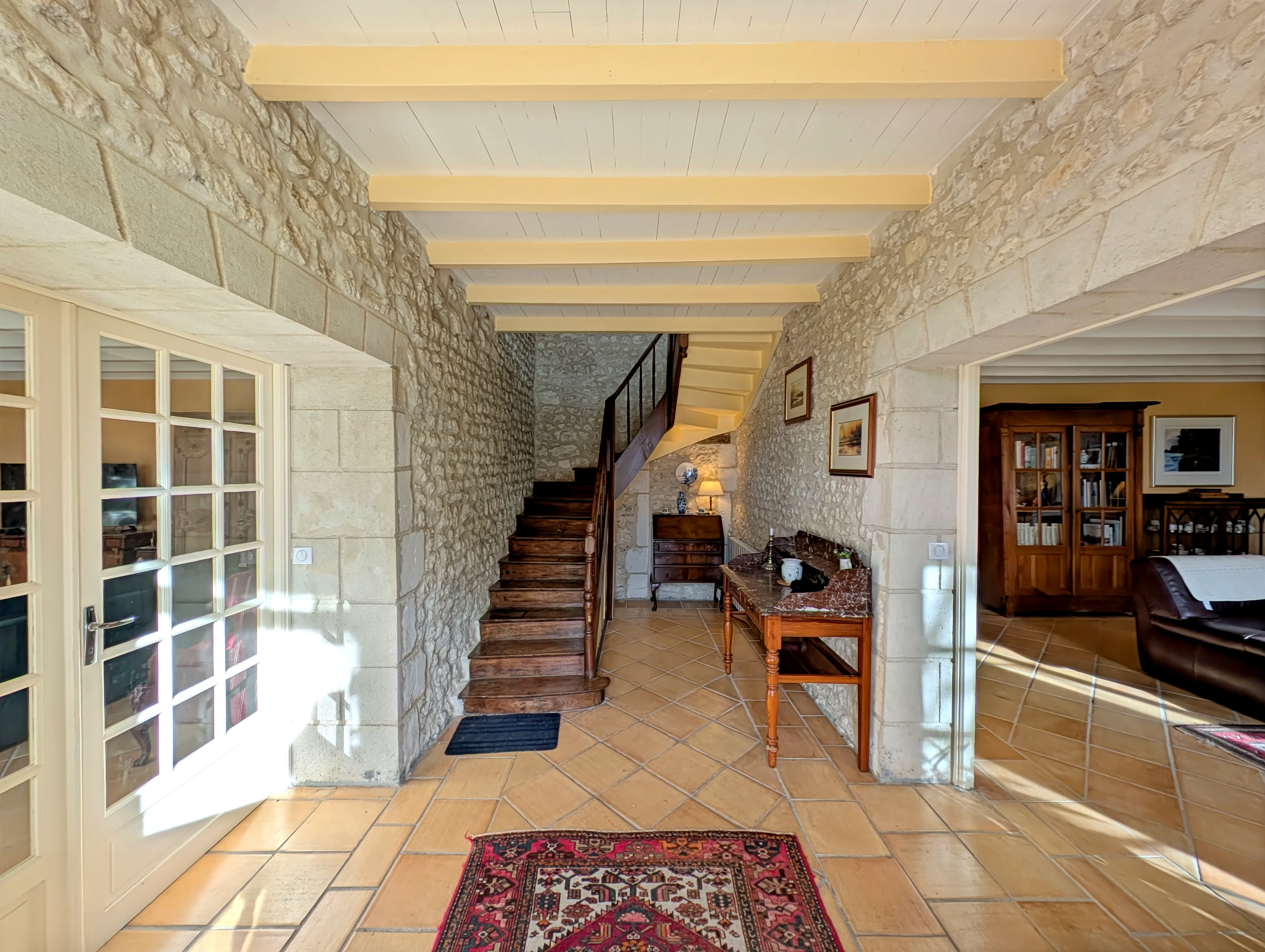 Propriété en France à vendre à Semoussac, Charente-Maritime - €460 000 - photo 