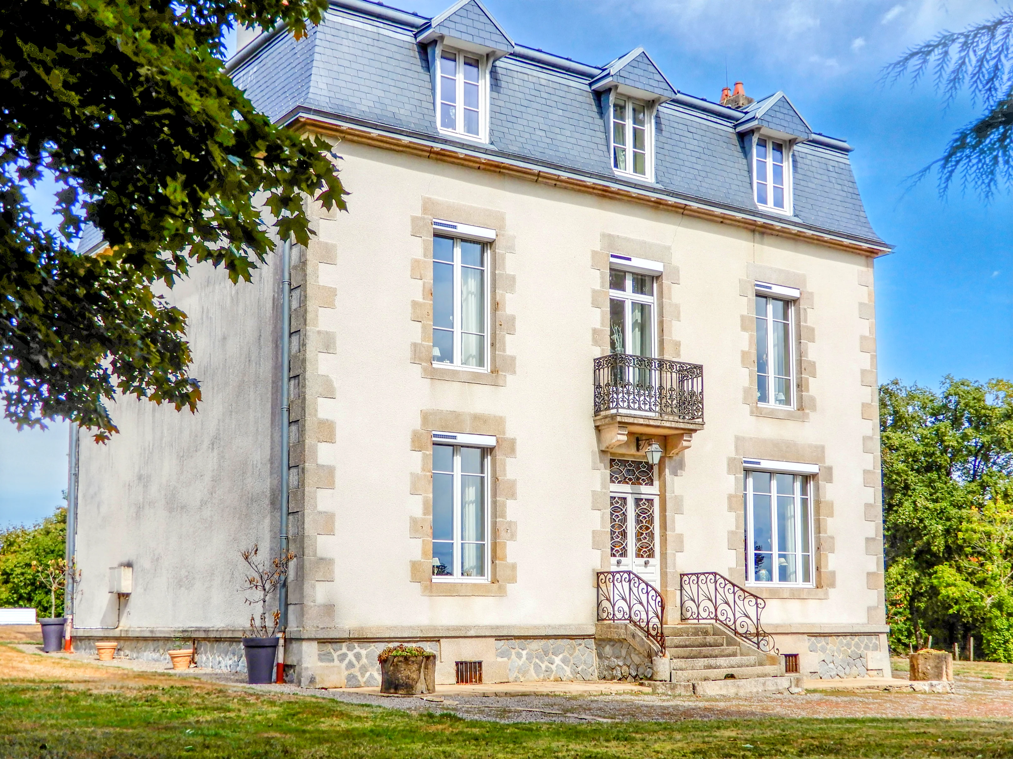 French property for sale in Saint-Priest-Taurion, Haute-Vienne - €530,000 - photo 