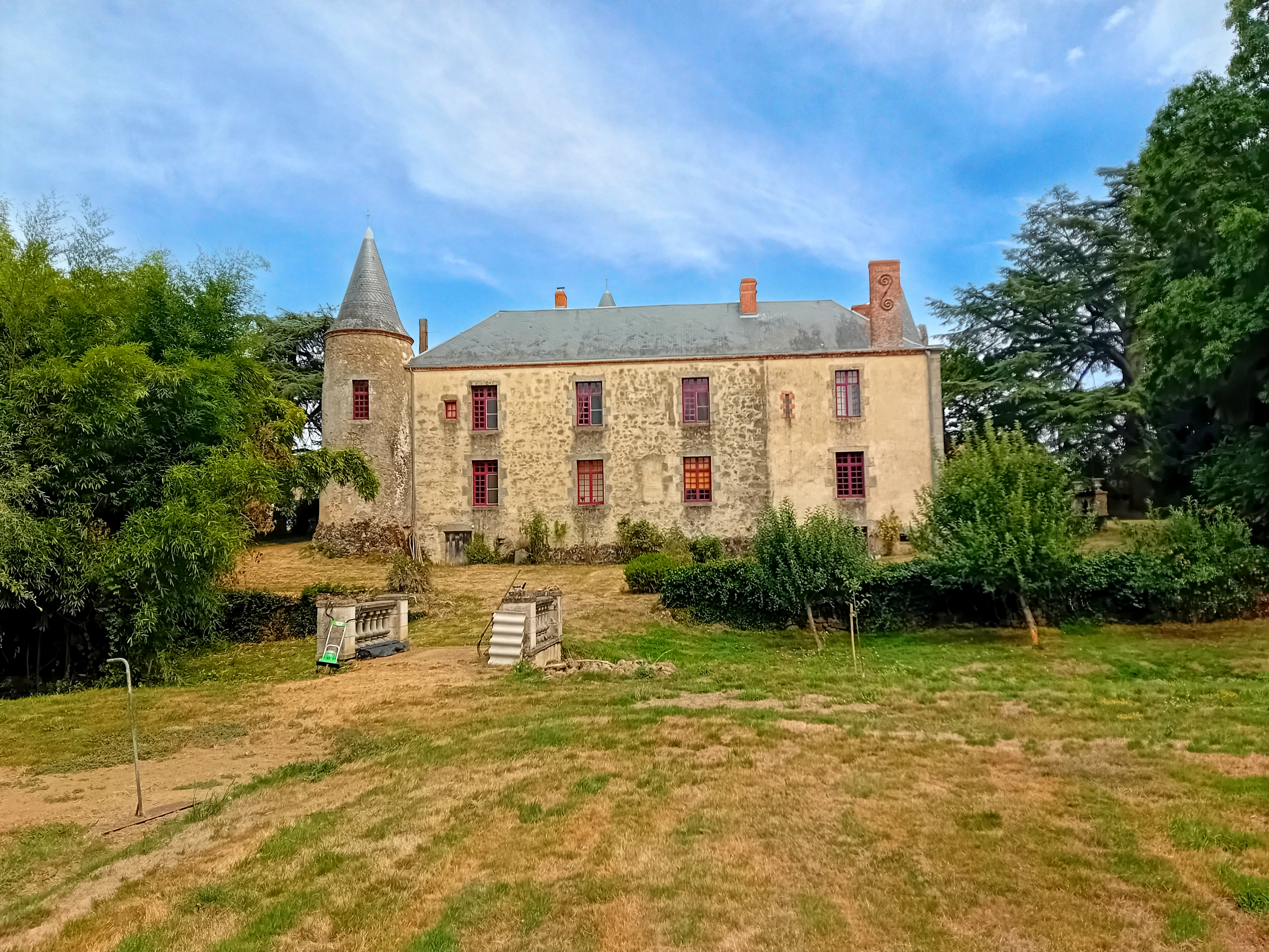 French property for sale in Geay, Deux-Sèvres - €1,170,212 - photo 