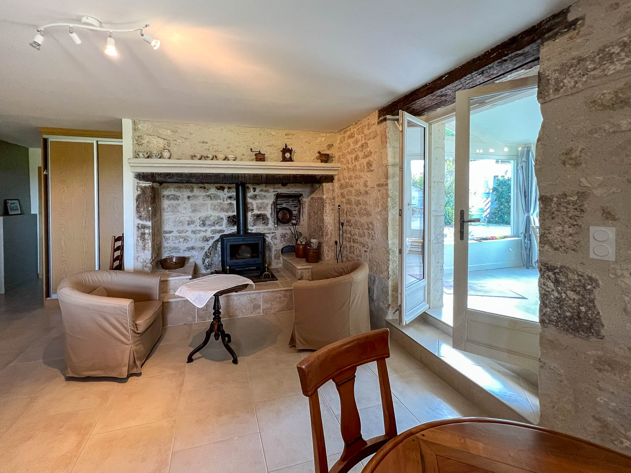 Propriété en France à vendre à Montcuq-en-Quercy-Blanc, Lot - €775 000 - photo 