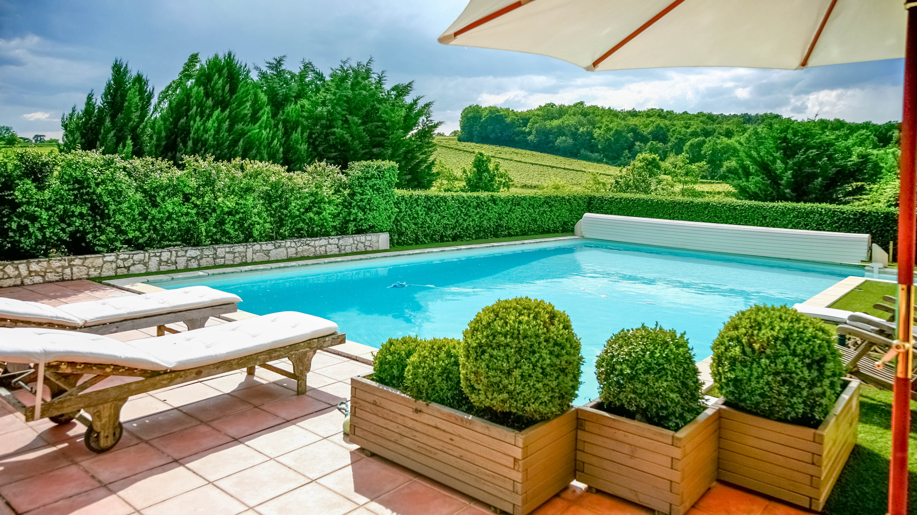 Stunning designer home 5 mins from Golf Château des Vigiers, with 12m pool and elegant garden à Eymet