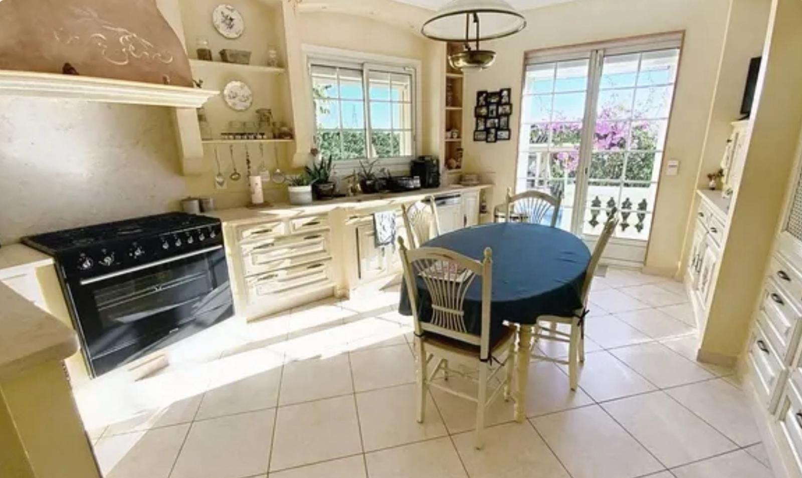 French property for sale in Béziers, Hérault - €1,260,000 - photo 