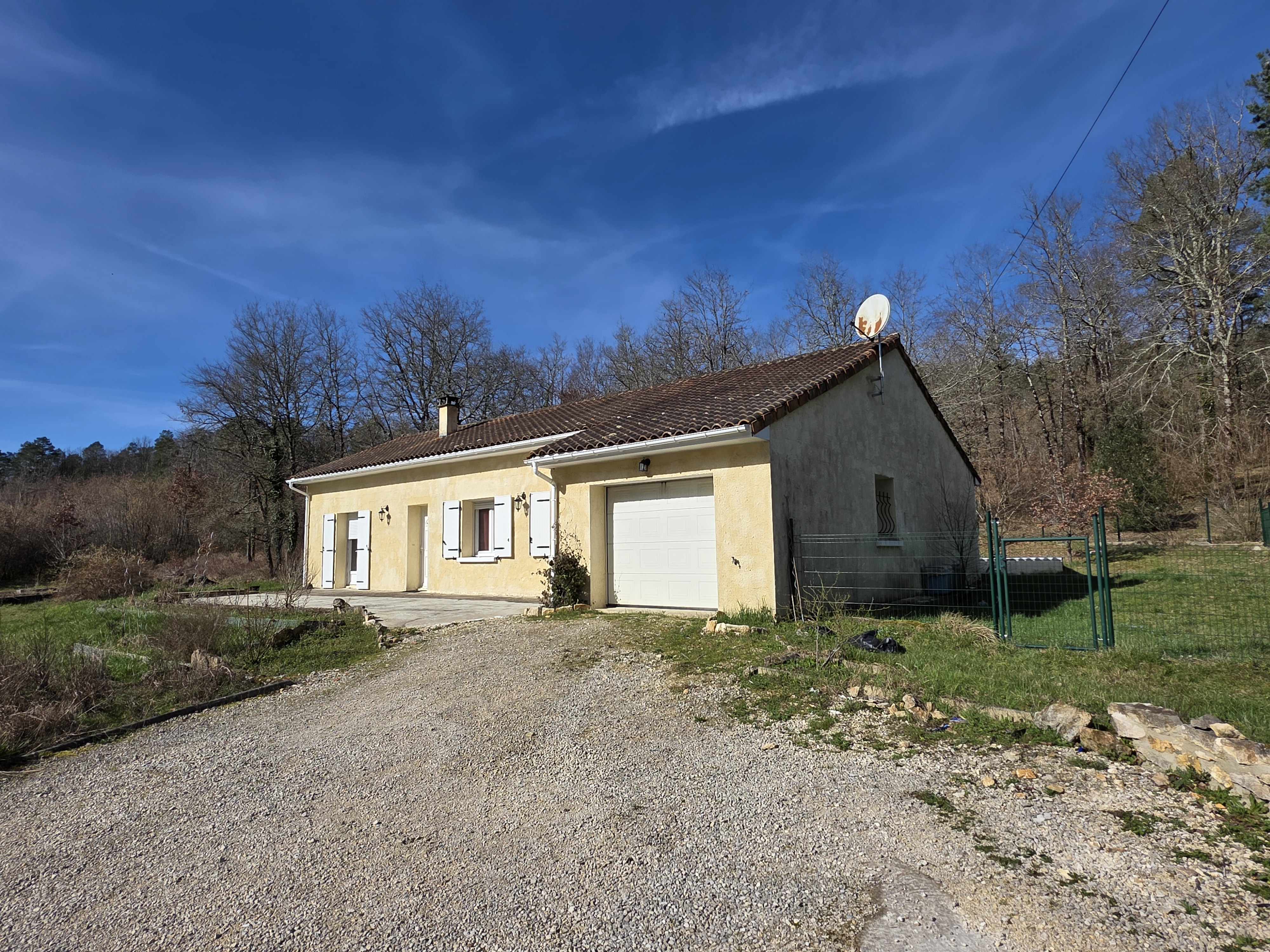 Countryside Home with Private Woodland Close to Périgueux à Sorges et Ligueux en Périgord