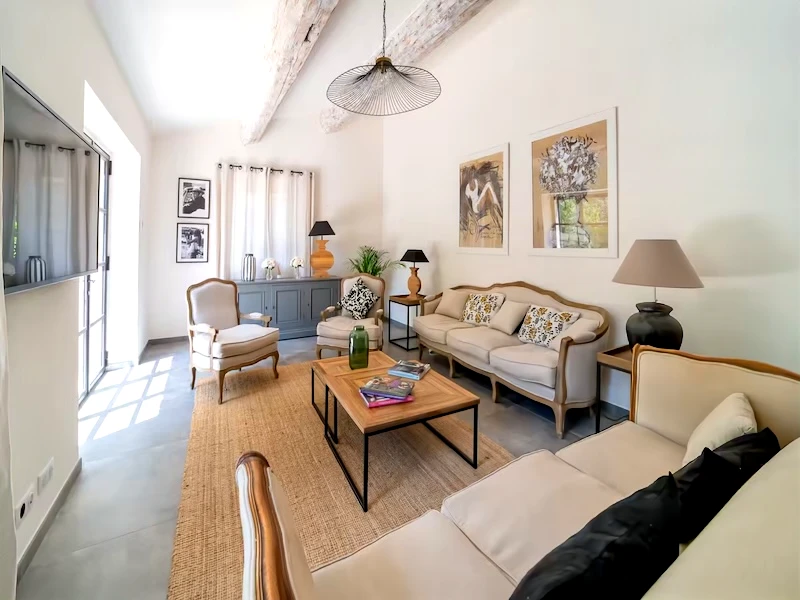 French property for sale in Eygalières, Bouches-du-Rhône - €2,075,000 - photo 