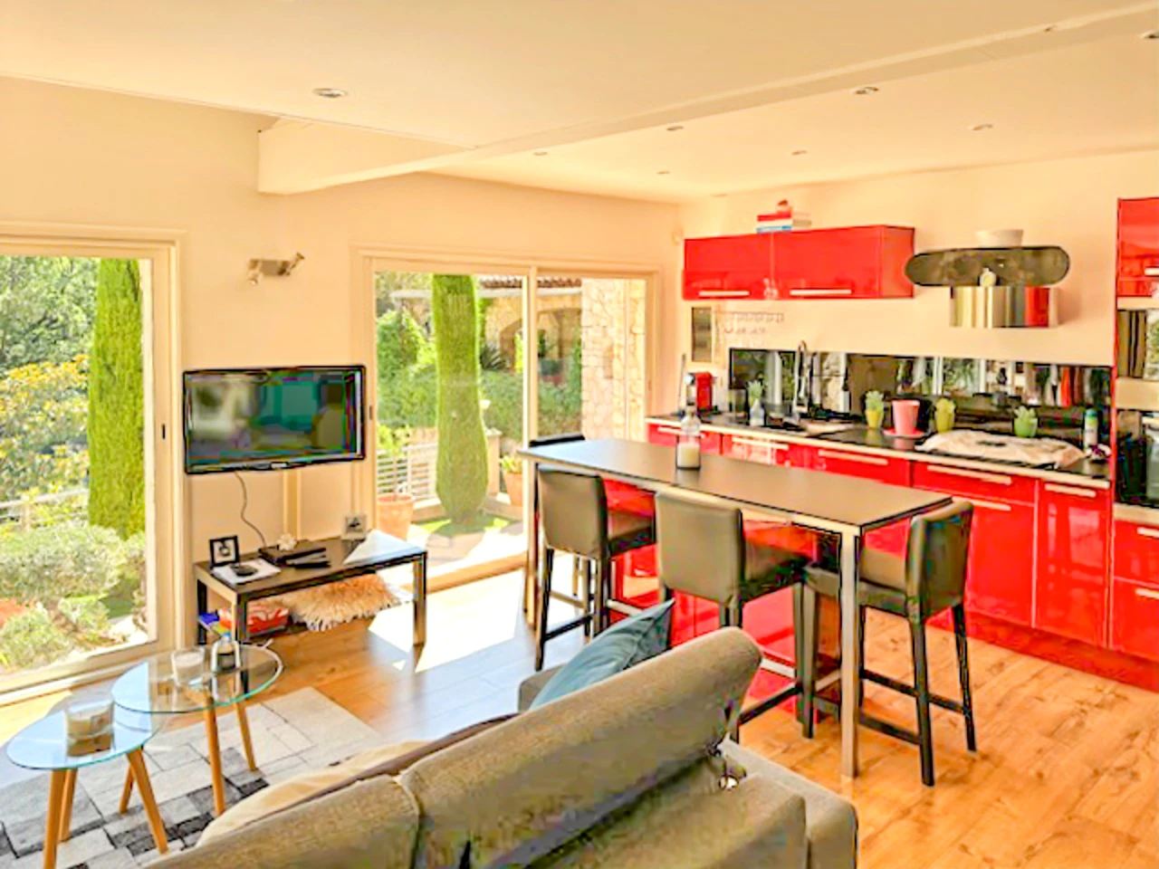 French property for sale in Auriol, Bouches-du-Rhône - €1,590,000 - photo 