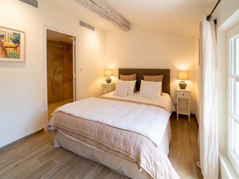 French property for sale in Eygalières, Bouches-du-Rhône - €2,075,000 - photo 