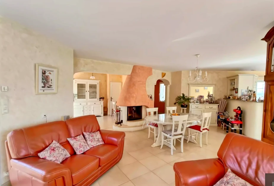 Propriété en France à vendre à Chantonnay, Vendée - €583 000 - photo 