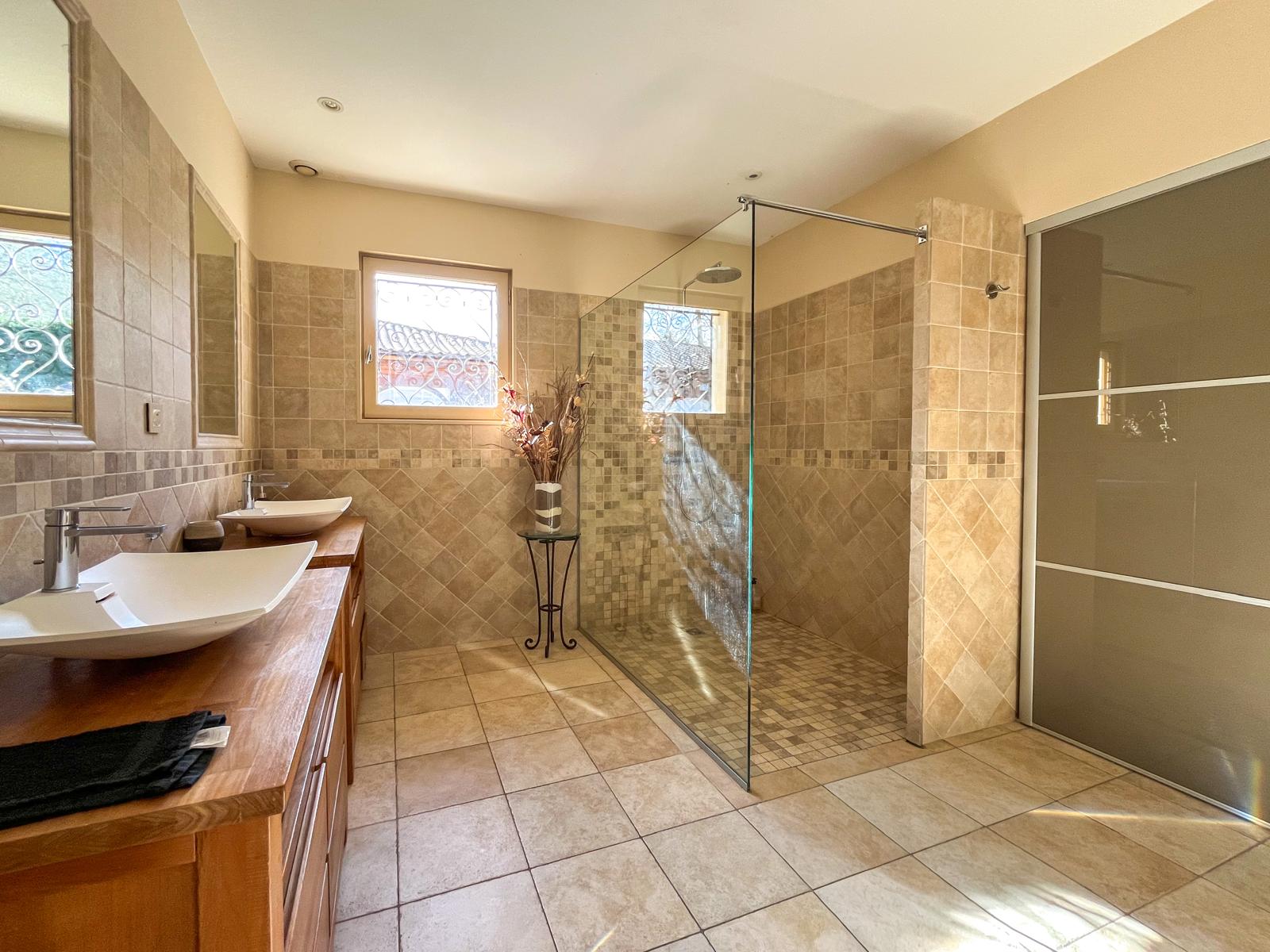 Propriété en France à vendre à Terrasson-Lavilledieu, Dordogne - €598 500 - photo 