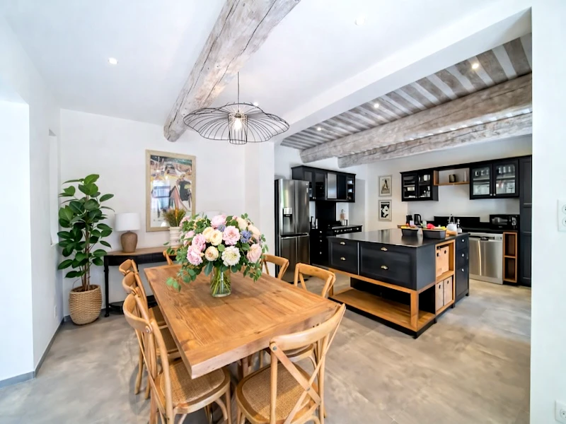 French property for sale in Eygalières, Bouches-du-Rhône - €2,075,000 - photo 