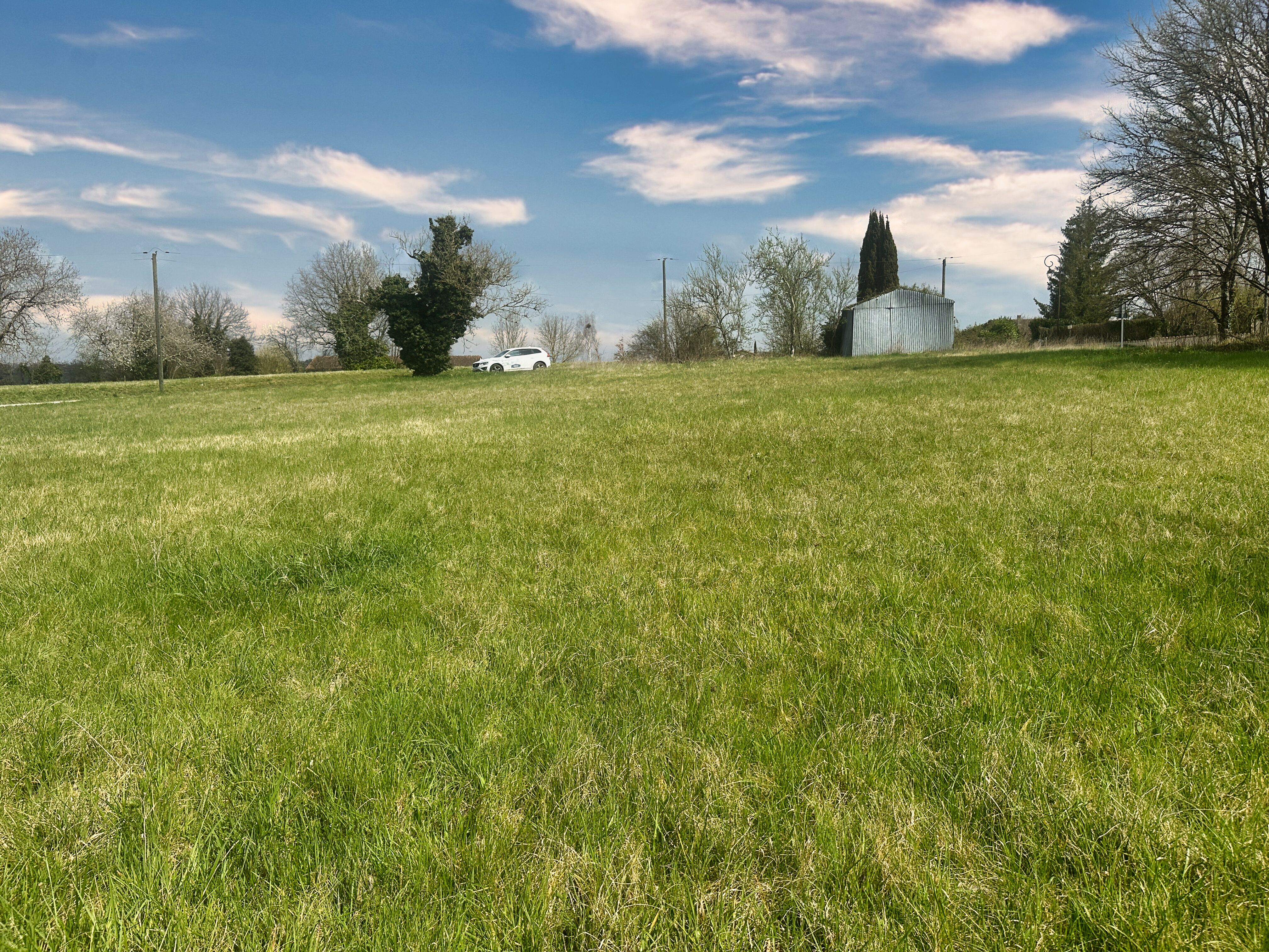 Land of entirely constructible in zone Ua near the city center in Bourdeilles à Bourdeilles