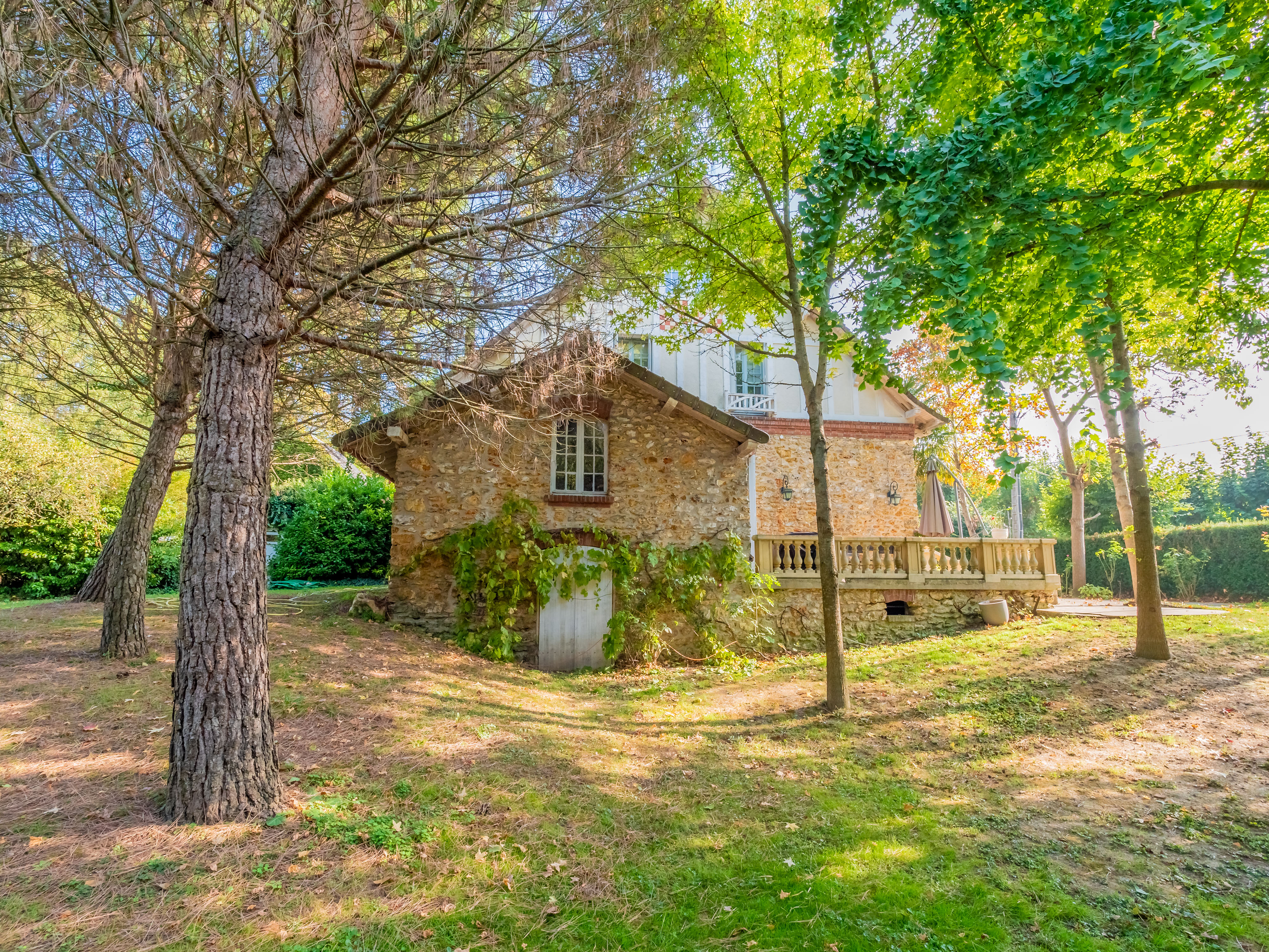 Propriété en France à vendre à Vaux-sur-Seine, Yvelines - €1 195 000 - photo 