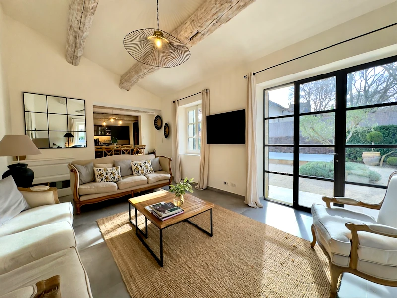 French property for sale in Eygalières, Bouches-du-Rhône - €2,075,000 - photo 