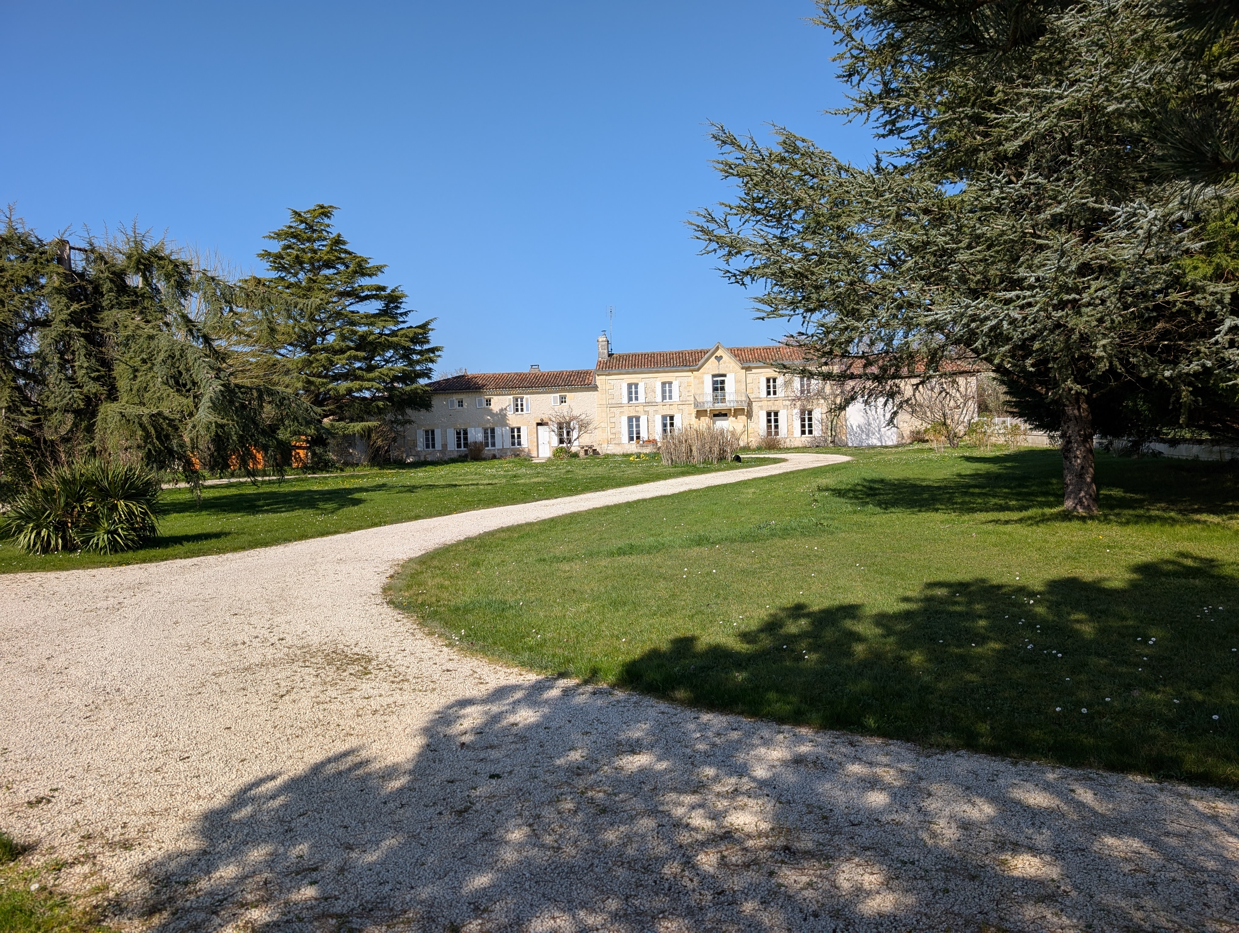 Propriété en France à vendre à Semoussac, Charente-Maritime - €460 000 - photo 