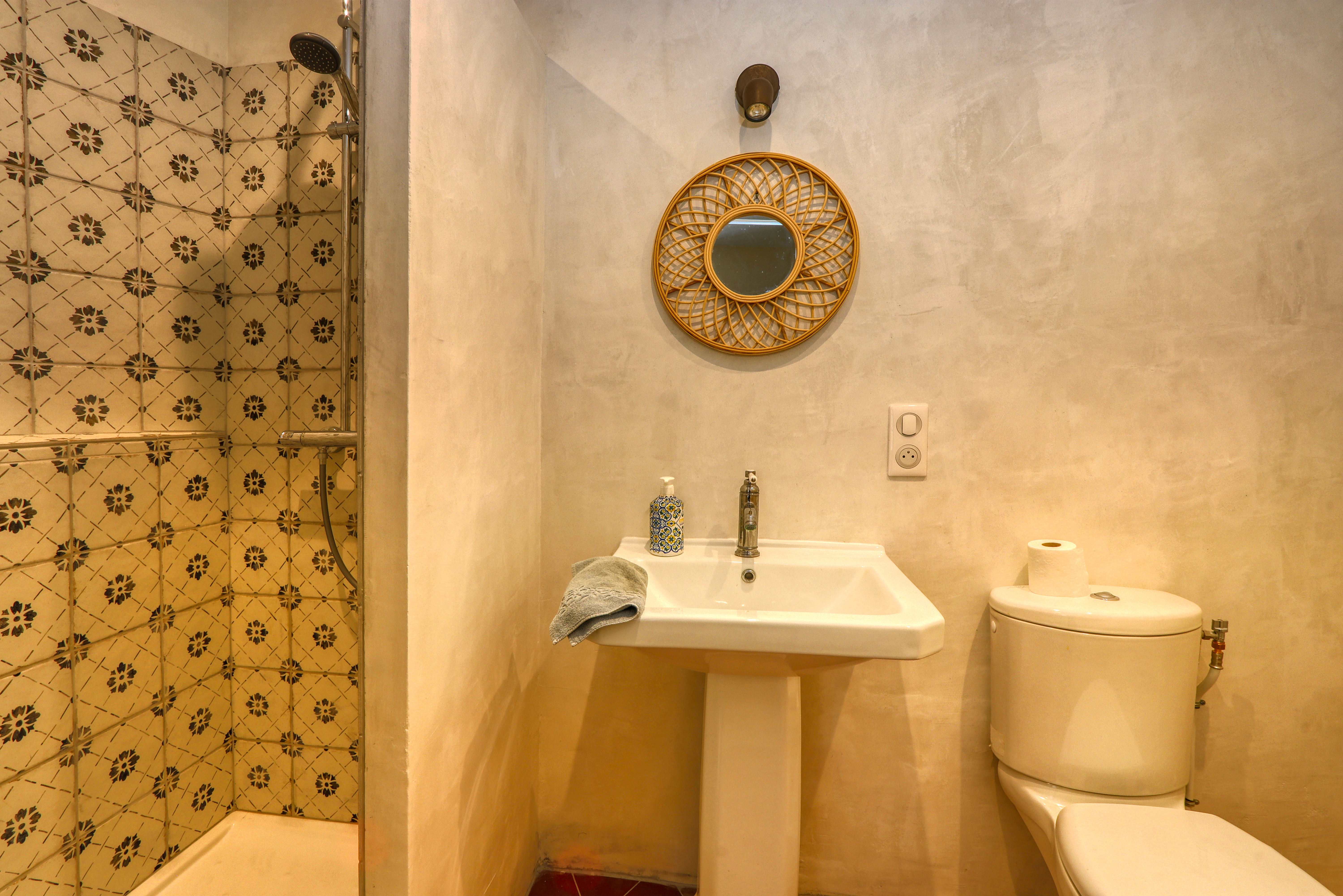 French property for sale in Saint-Saturnin-lès-Apt, Vaucluse - €535,000 - photo 