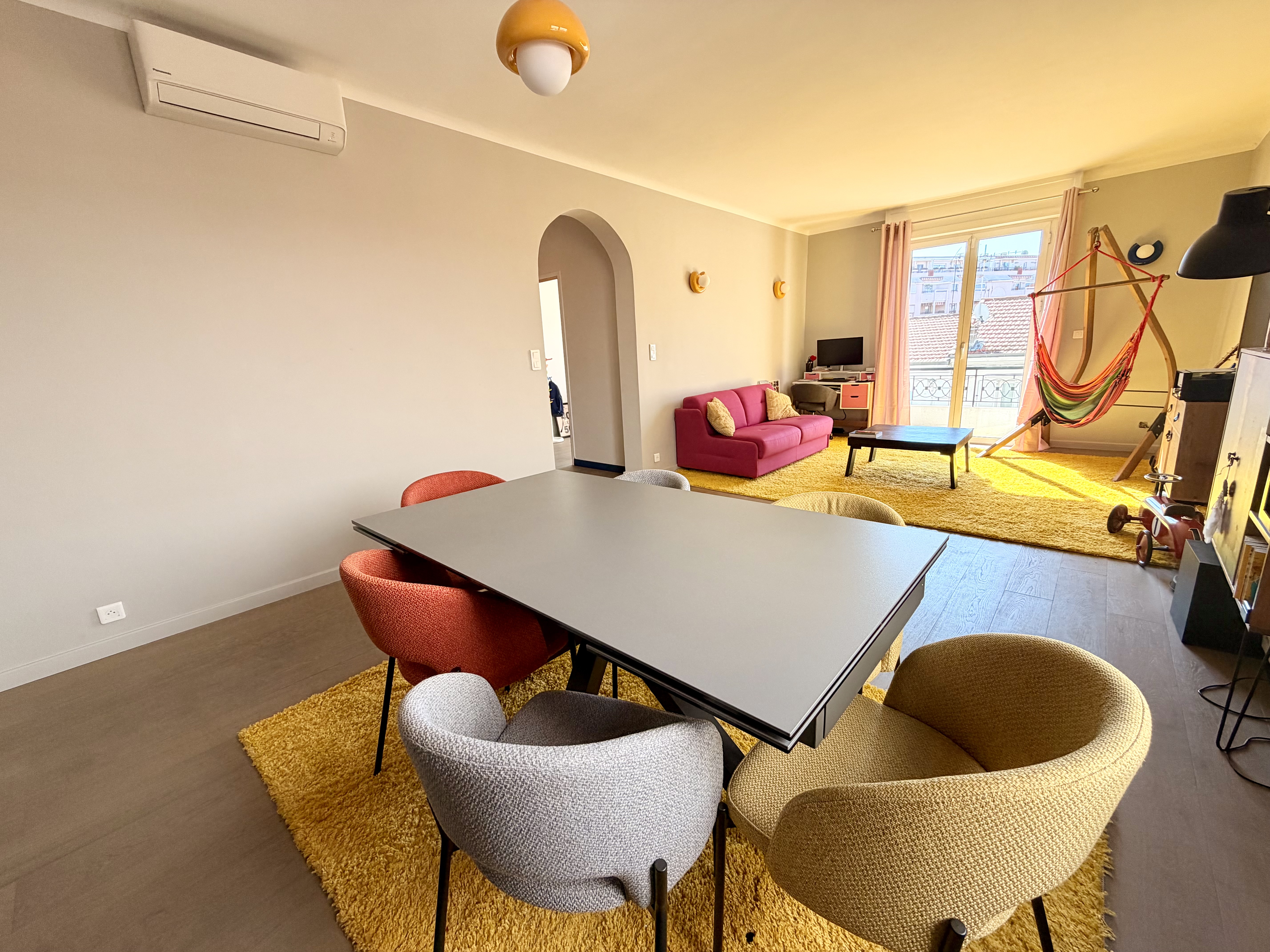 French property for sale in Antibes, Alpes-Maritimes - €820,000 - photo 