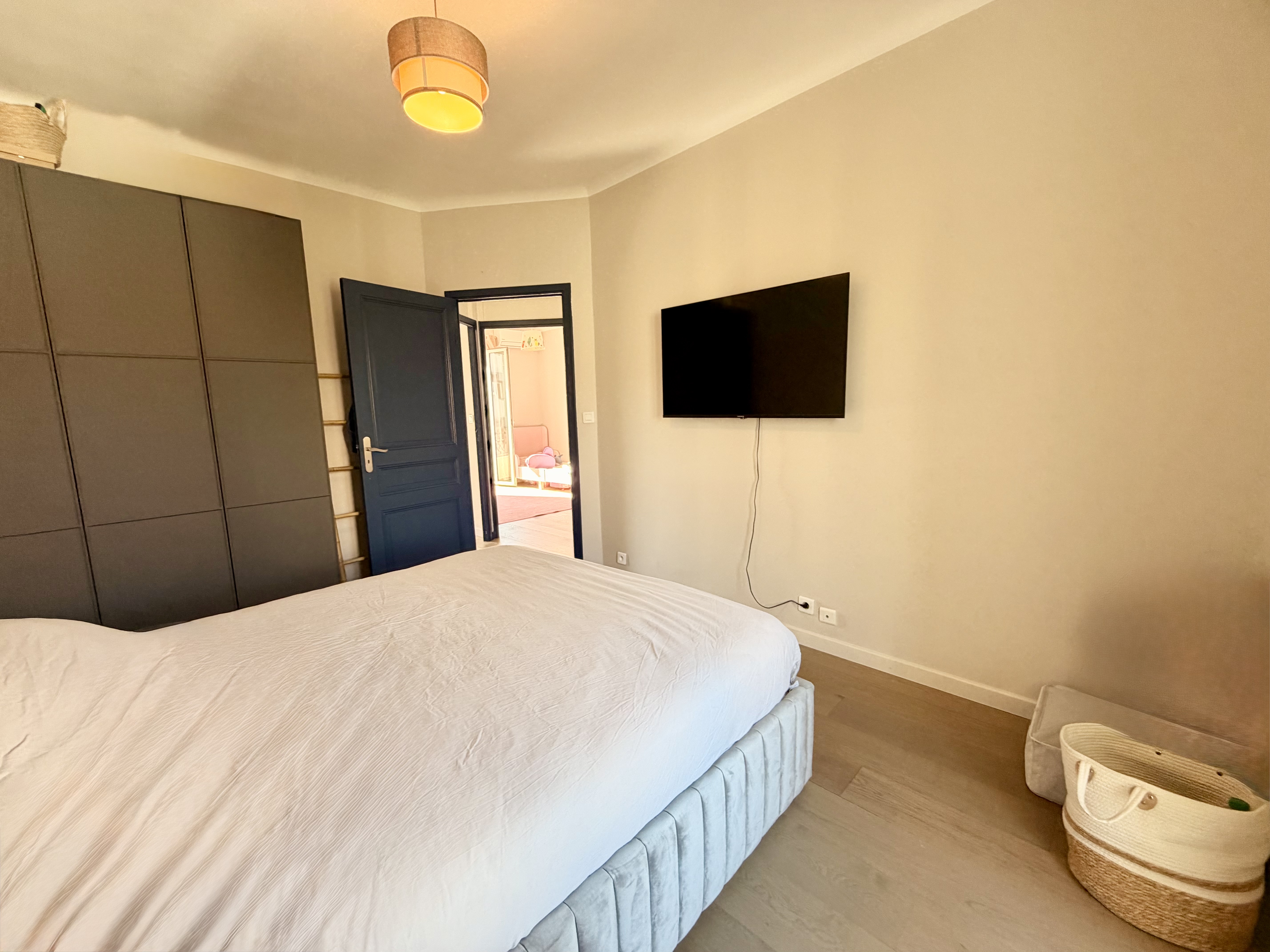 French property for sale in Antibes, Alpes-Maritimes - €820,000 - photo 