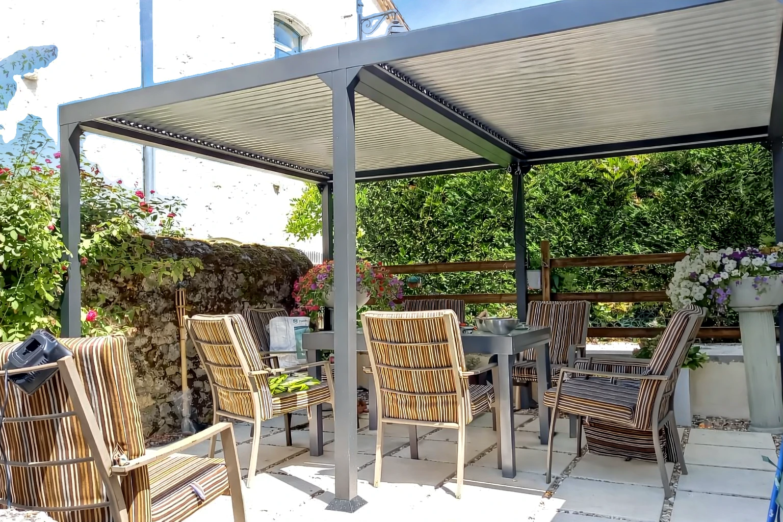 Eymet modernised spacious 3-bed village house with 1-bed apartment & courtyard garden ideal rental potential à Eymet