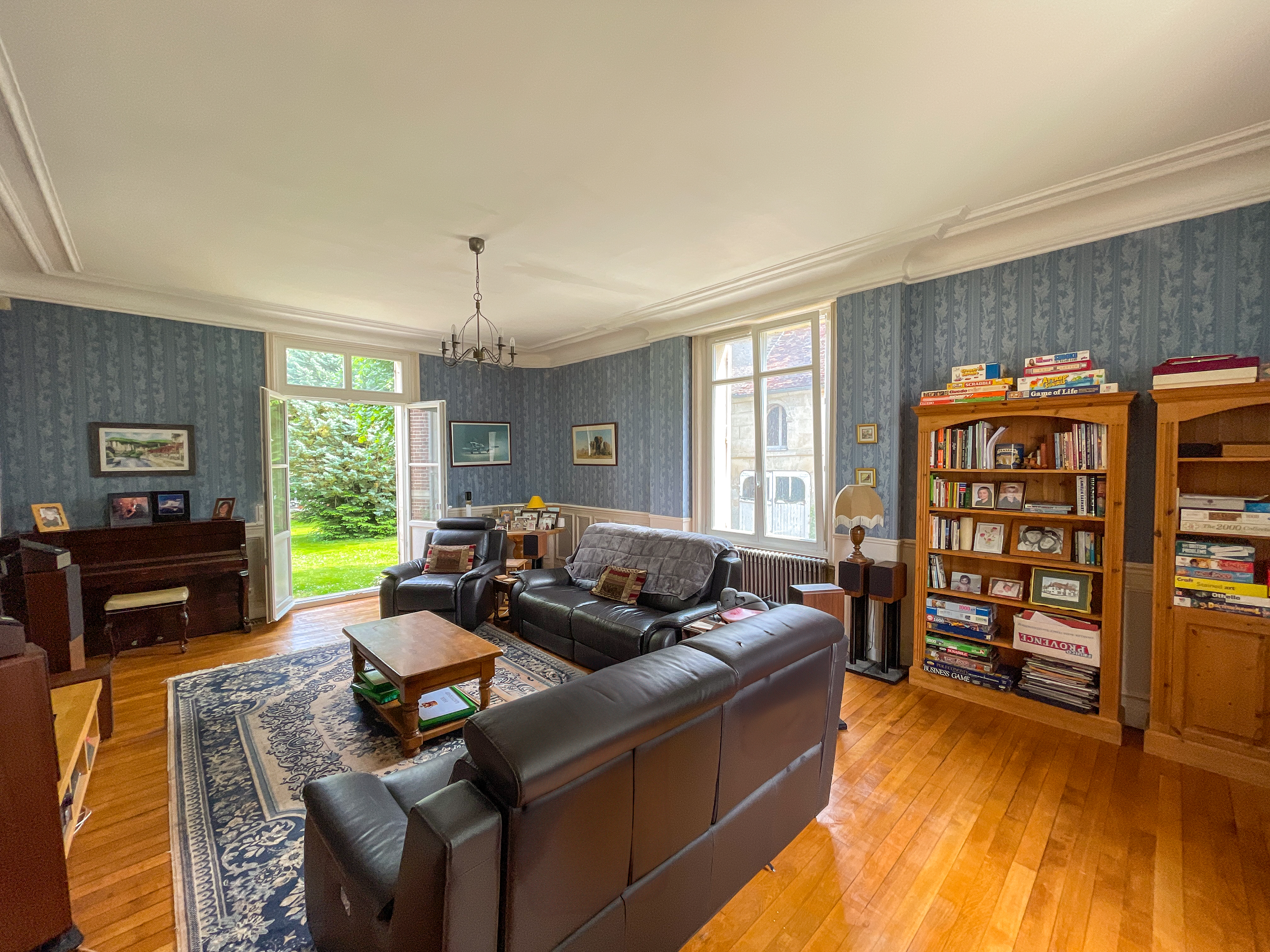 French property for sale in Mouy, Oise - €780,000 - photo 