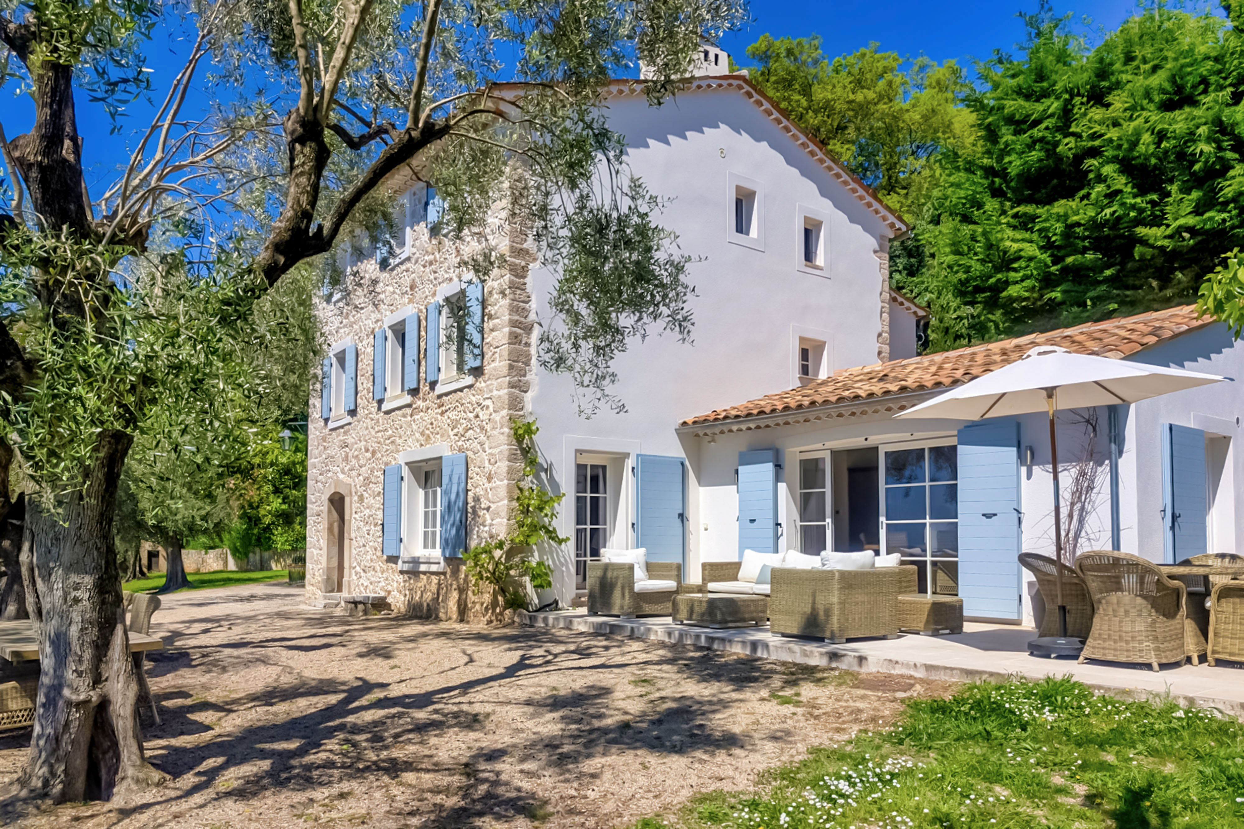 French property for sale in Cabris, Alpes-Maritimes - €2,850,000 - photo 