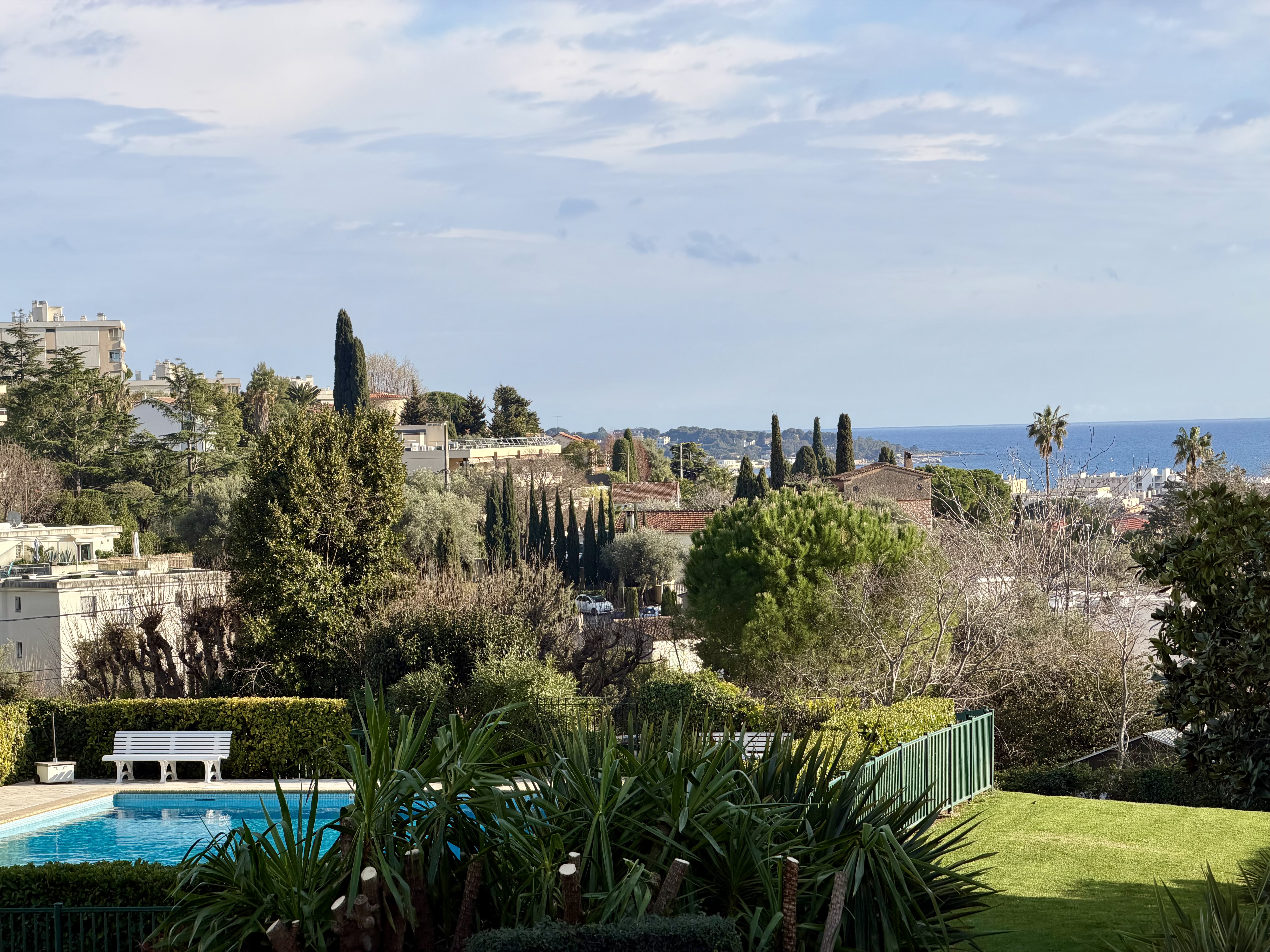 French property for sale in Antibes, Alpes-Maritimes - €425,000 - photo 