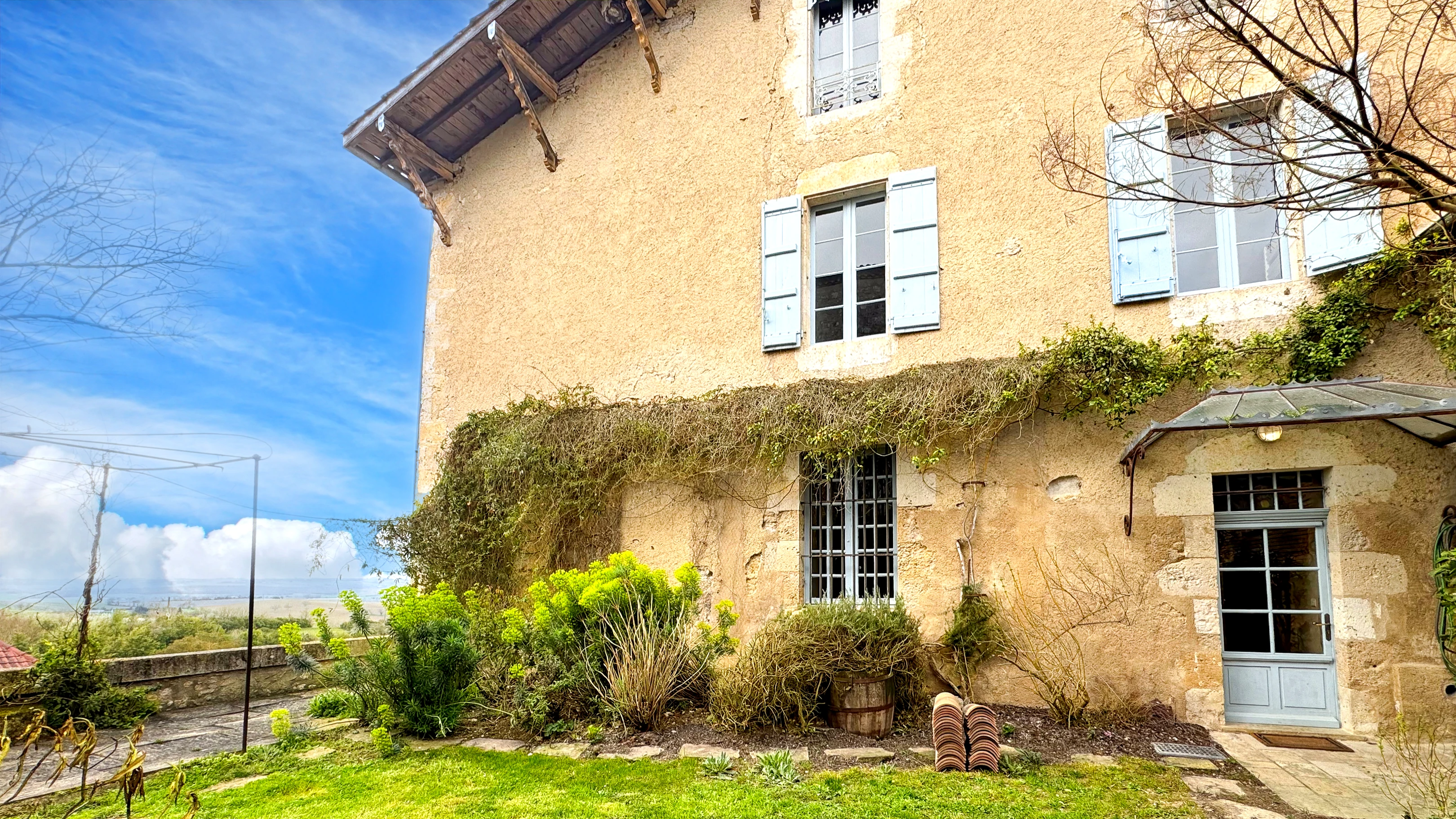 French property for sale in Miradoux, Gers - €598,000 - photo 