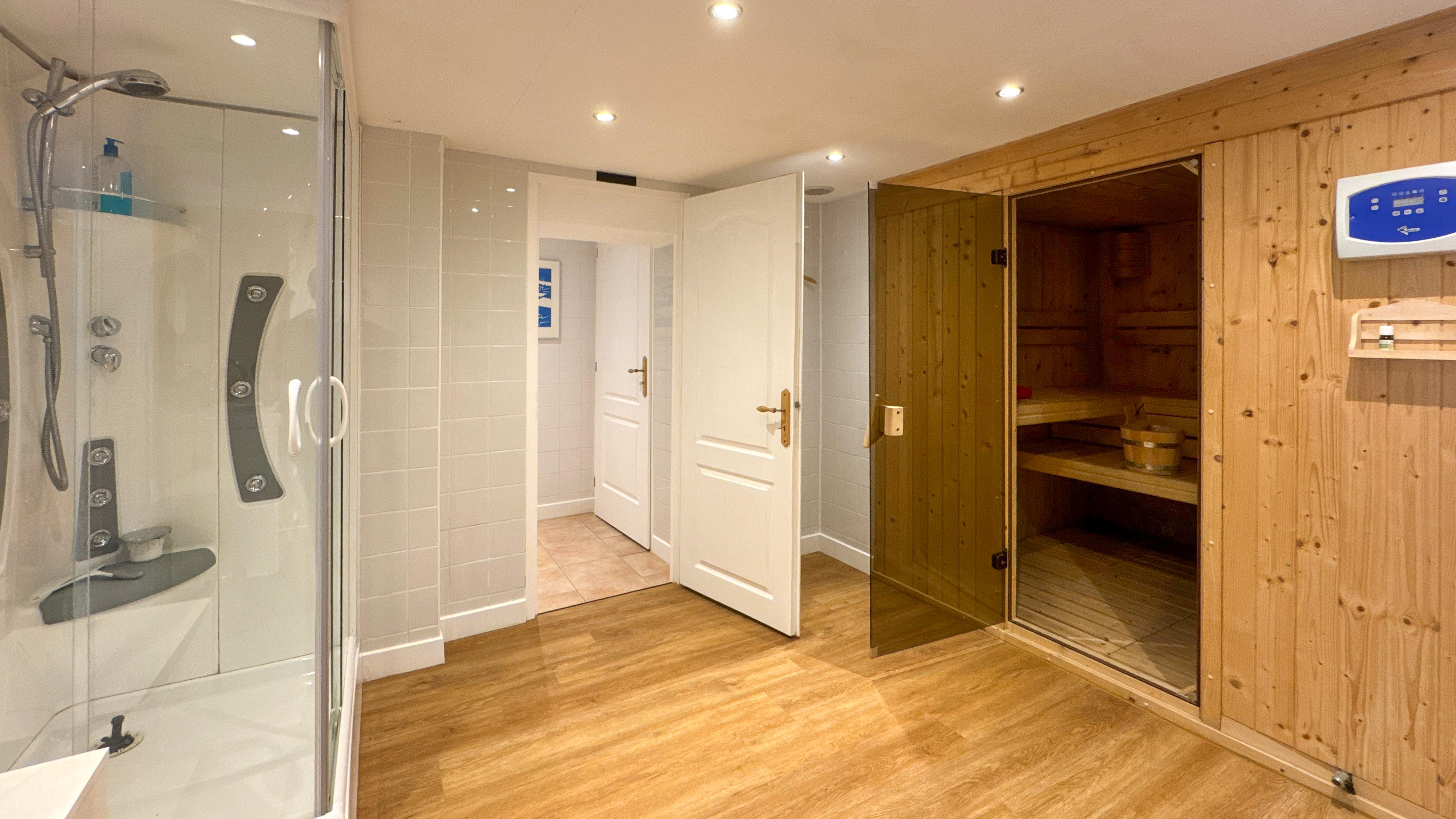 Propriété en France à vendre à Montcuq-en-Quercy-Blanc, Lot - €558 000 - photo 