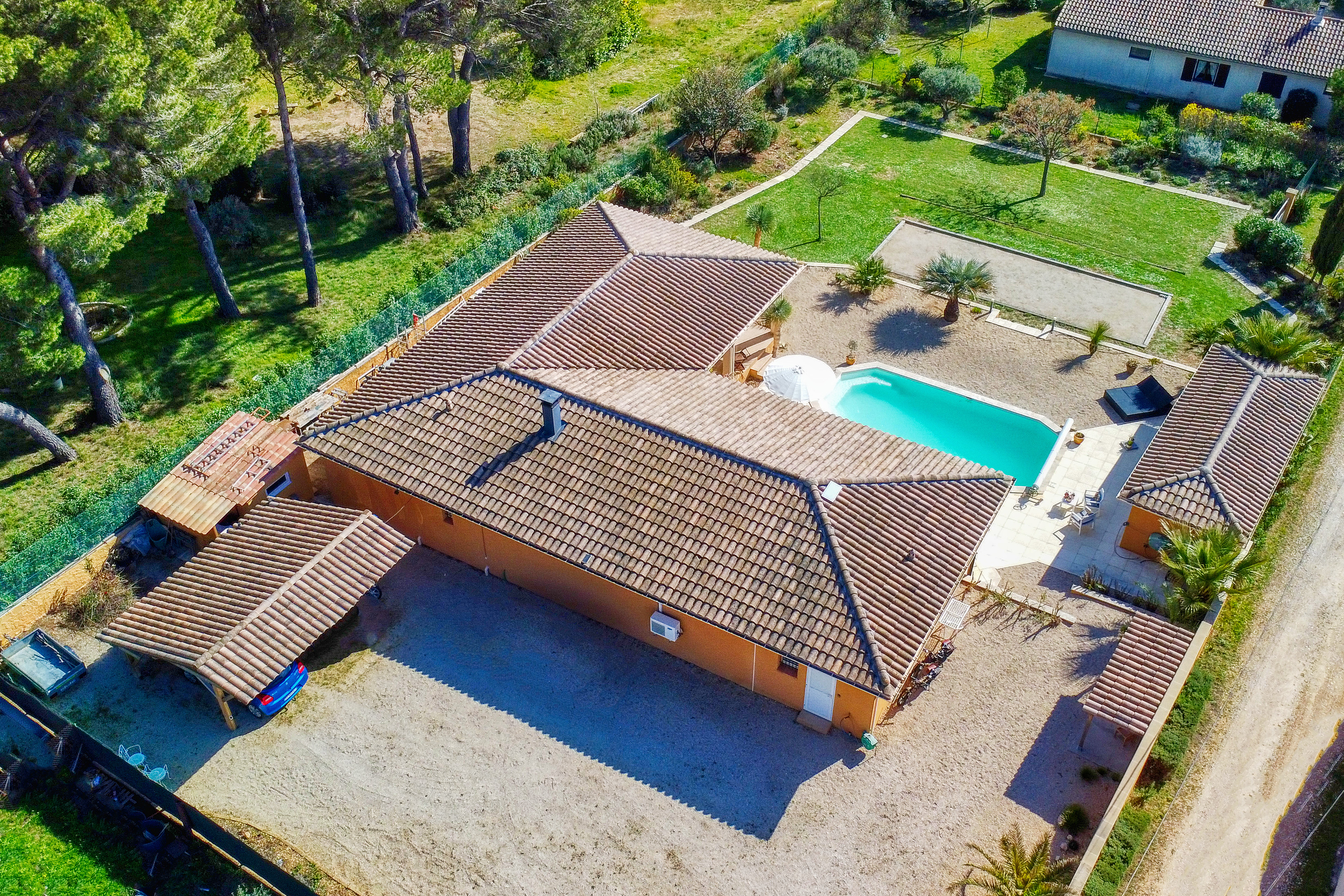 Propriété en France à vendre à Mérindol, Vaucluse - €695 000 - photo 