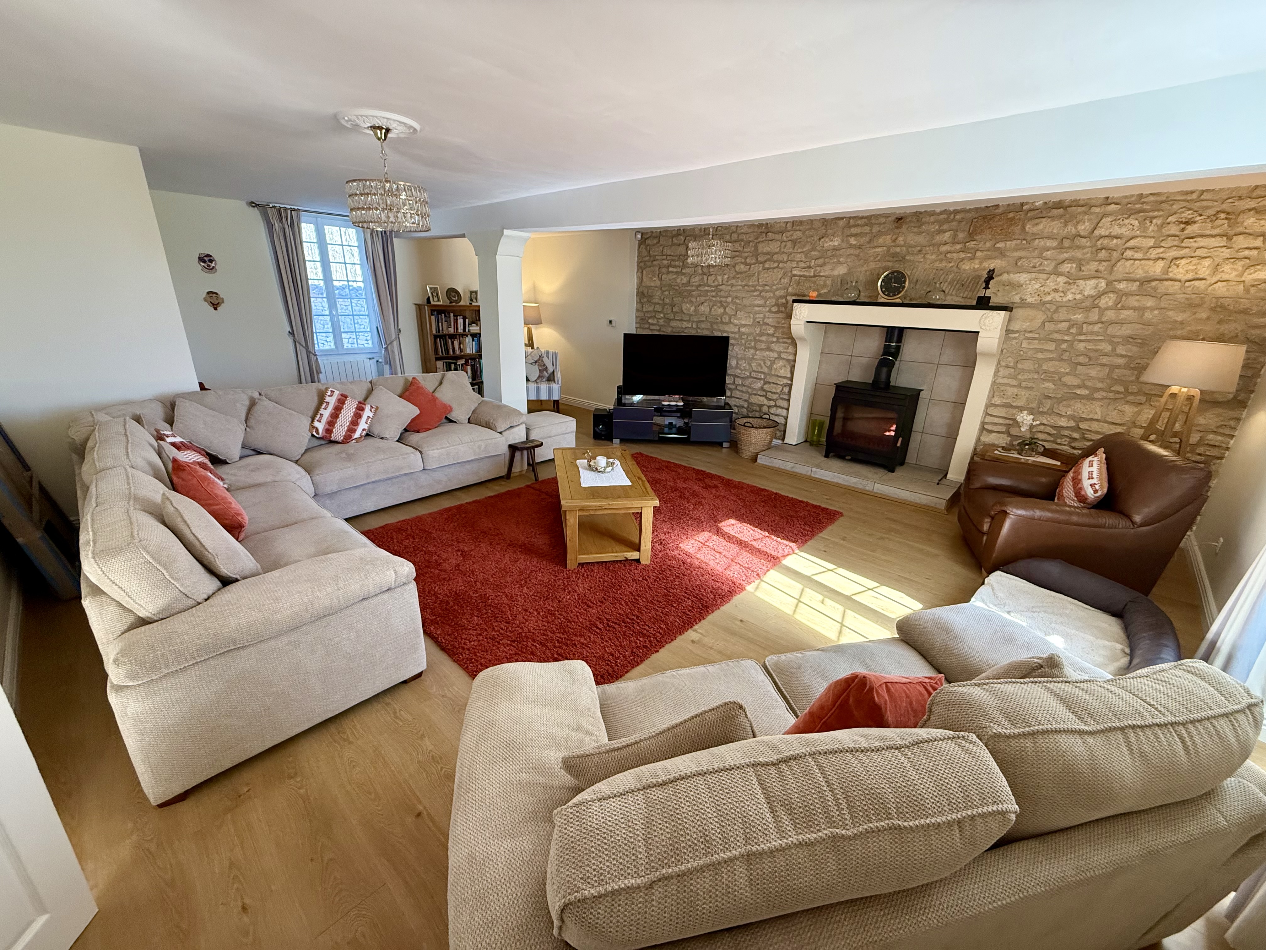 Propriété en France à vendre à Romagne, Vienne - €980 500 - photo 