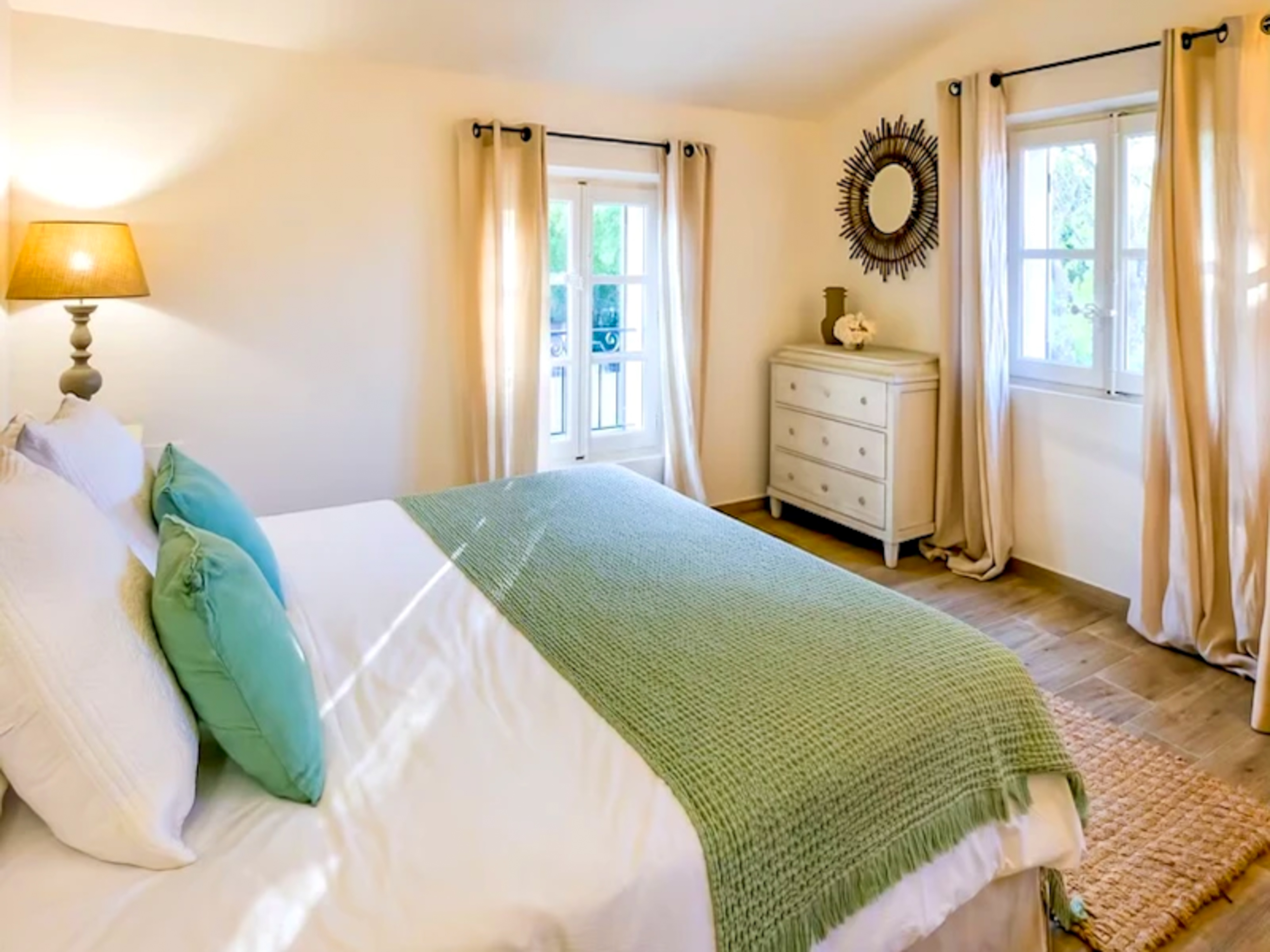 French property for sale in Eygalières, Bouches-du-Rhône - €2,075,000 - photo 