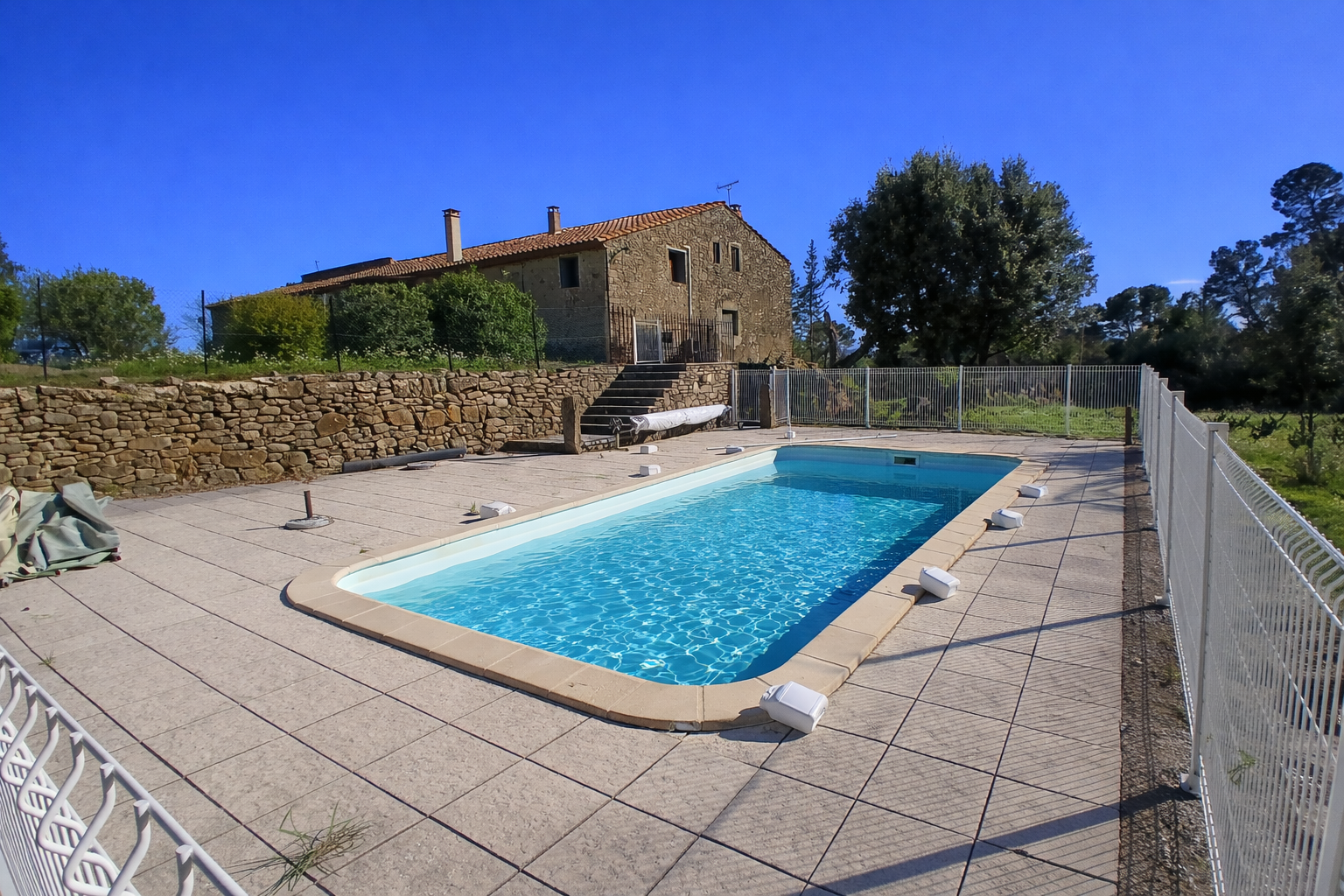 French property for sale in Cesseras, Hérault - €1,420,000 - photo 