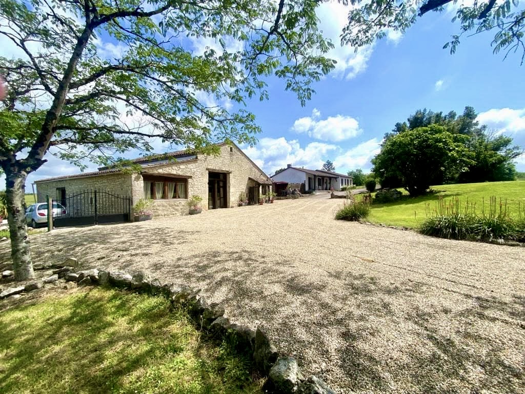 5-Bed Barn Conversion & 4-Bed Guest House with Two Pools on near Duras & Eymet à Eymet