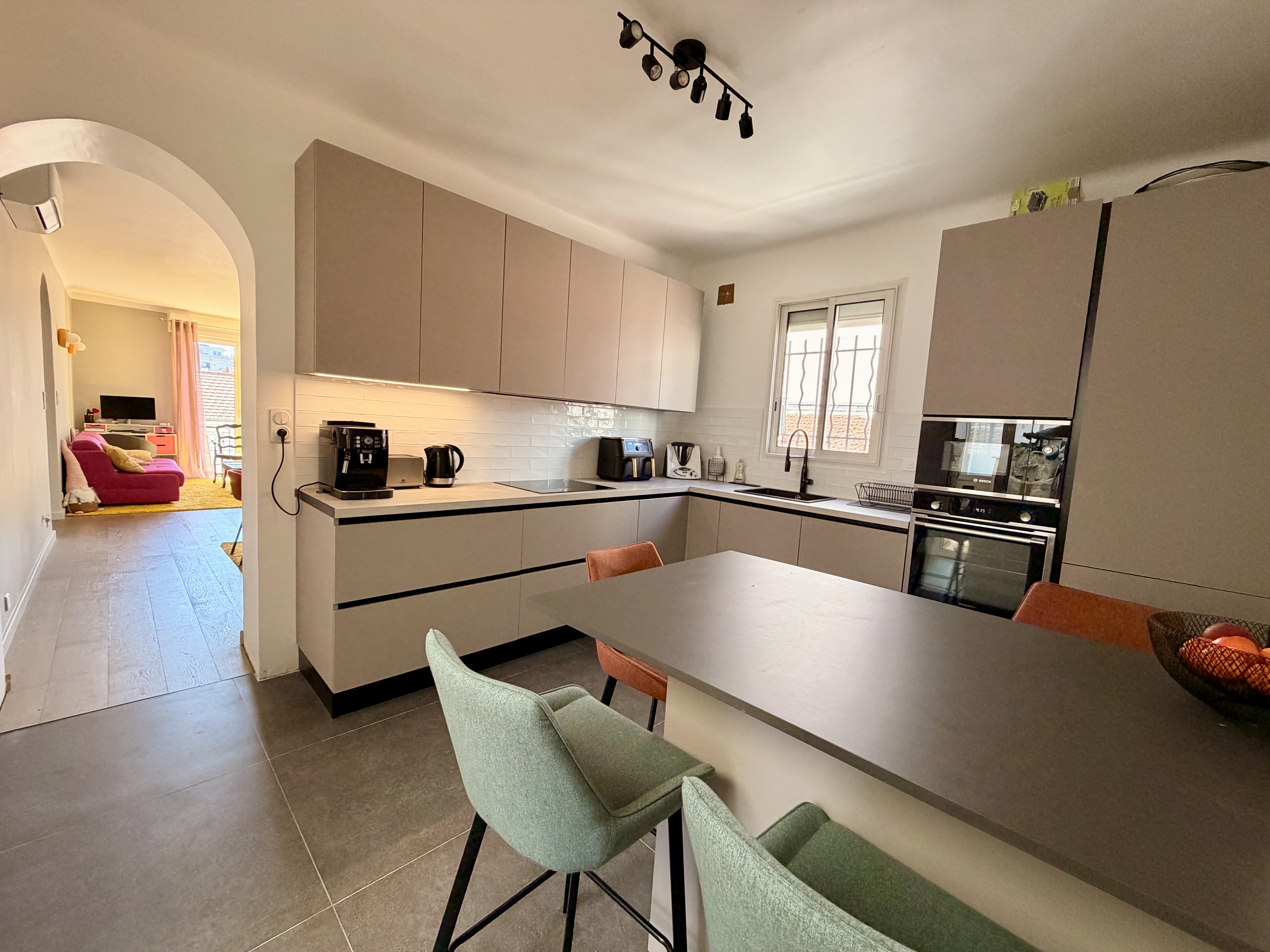 French property for sale in Antibes, Alpes-Maritimes - €820,000 - photo 