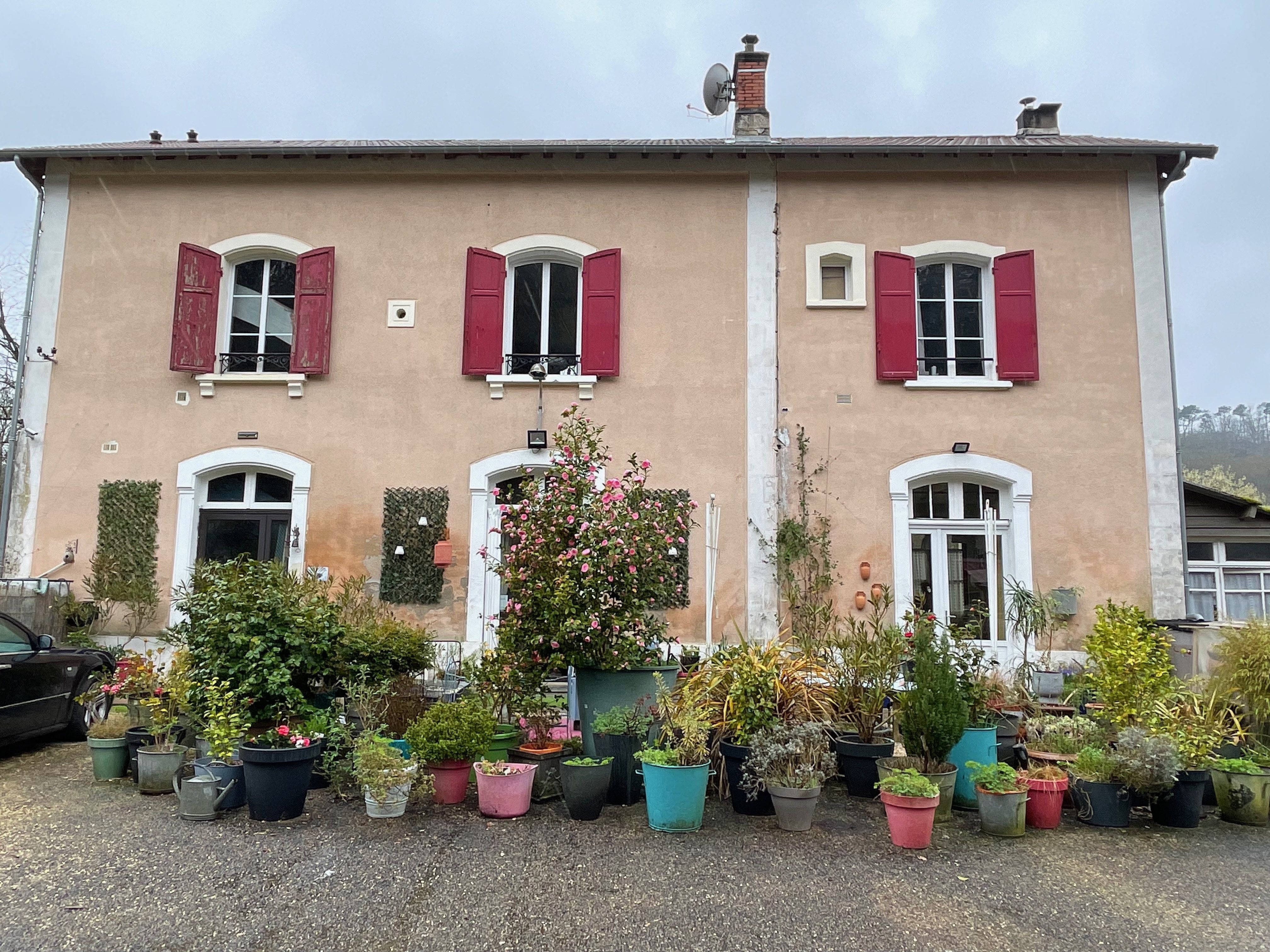Charming former renovated railway station, now a family house, 3 floors and à Loubejac