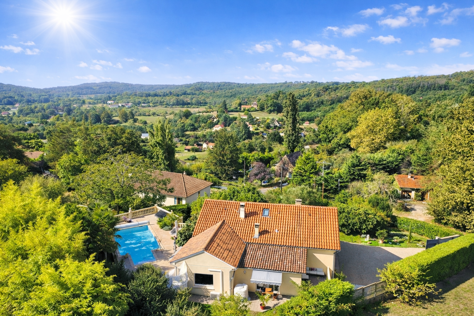 Stunning 5 bedroom family home with separate apartment, pool and panoramic views, 5 mins drive to Sarlat à Sarlat-la-Canéda