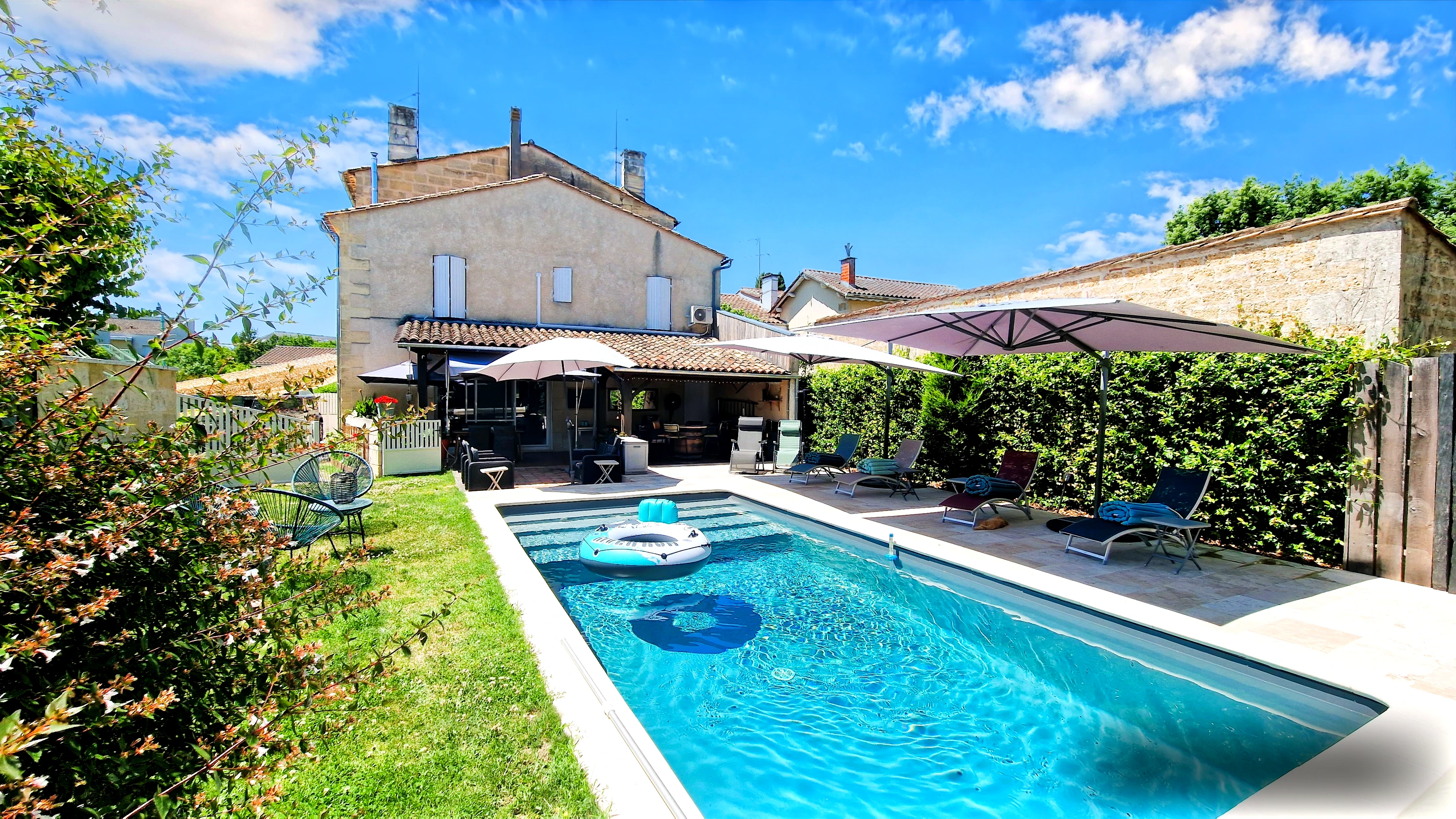 Propriété en France à vendre à Saint-Seurin-sur-l'Isle, Gironde - €549 000 - photo 