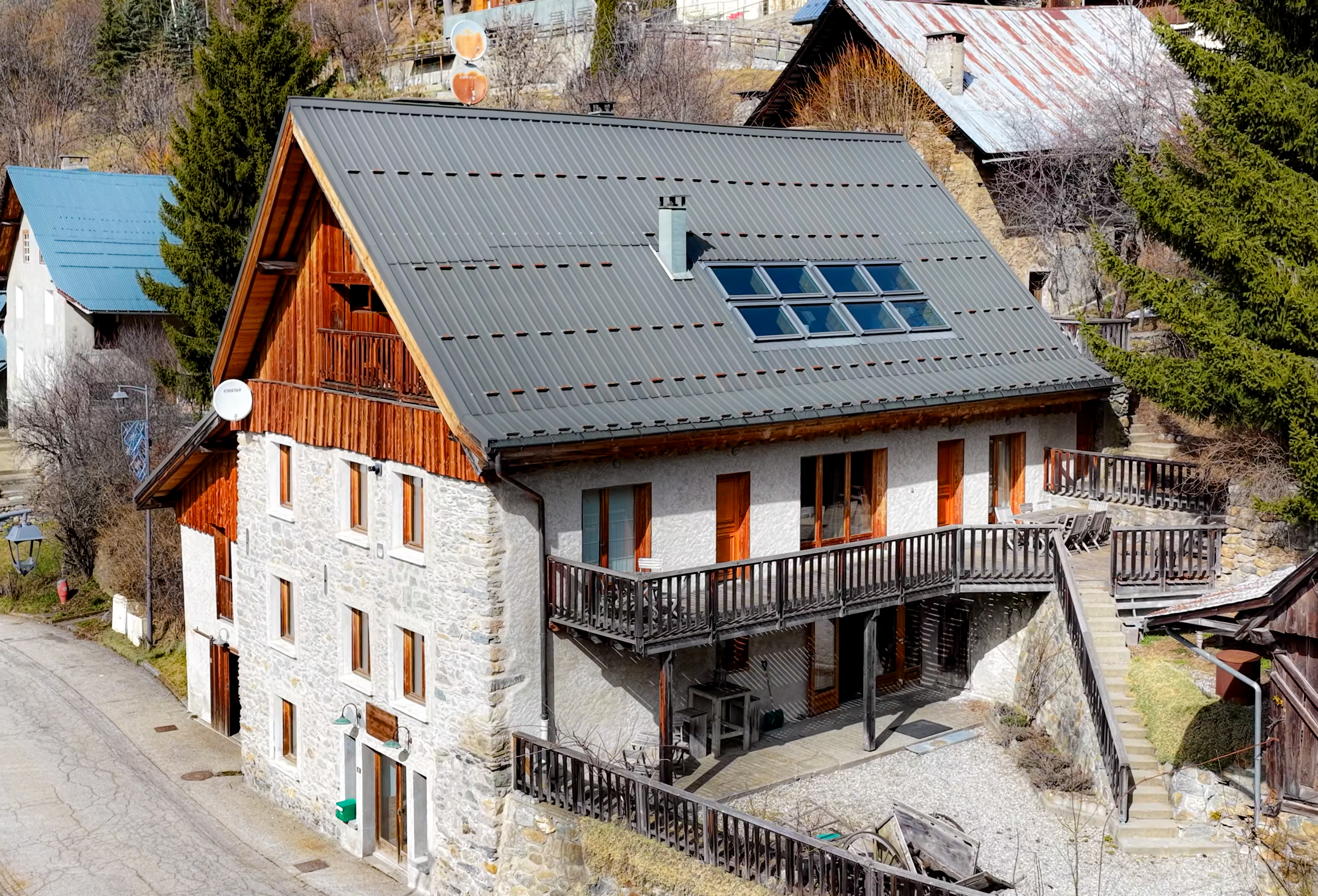 French property for sale in Oz, Isère - €1,750,000 - photo 